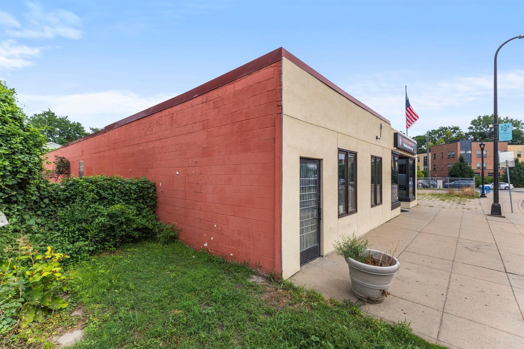 View of Commercial Sale at 2038 Broadway Avenue, Minneapolis MN 55411, Minneapolis (38 of 52) - Mike Wilen | Minnesota Team Real Estate
