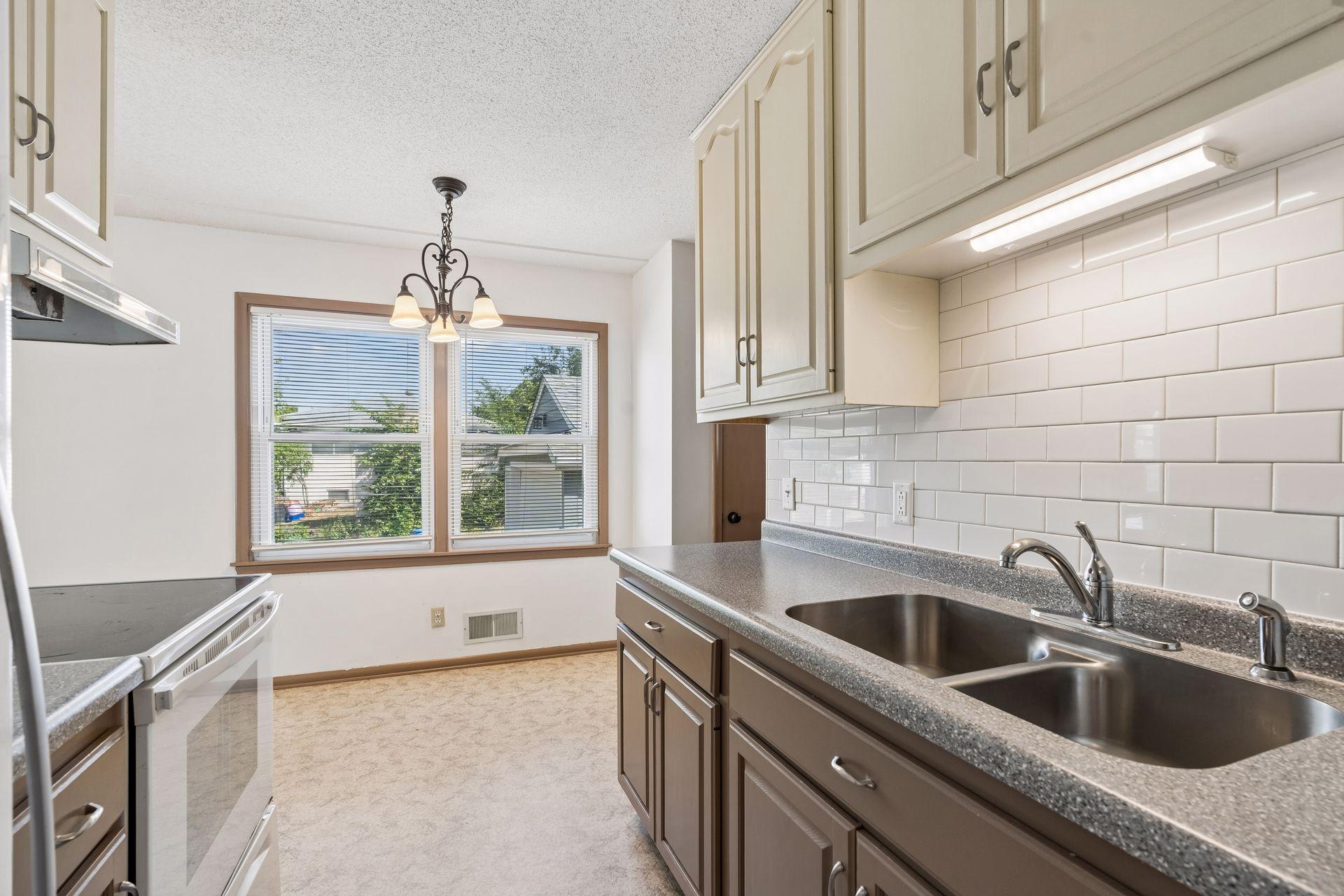View of Residential Income at 1538-1540 Hartford Avenue, Saint Paul MN 55116, Saint Paul (9 of 35) - Mike Wilen | Minnesota Team Real Estate