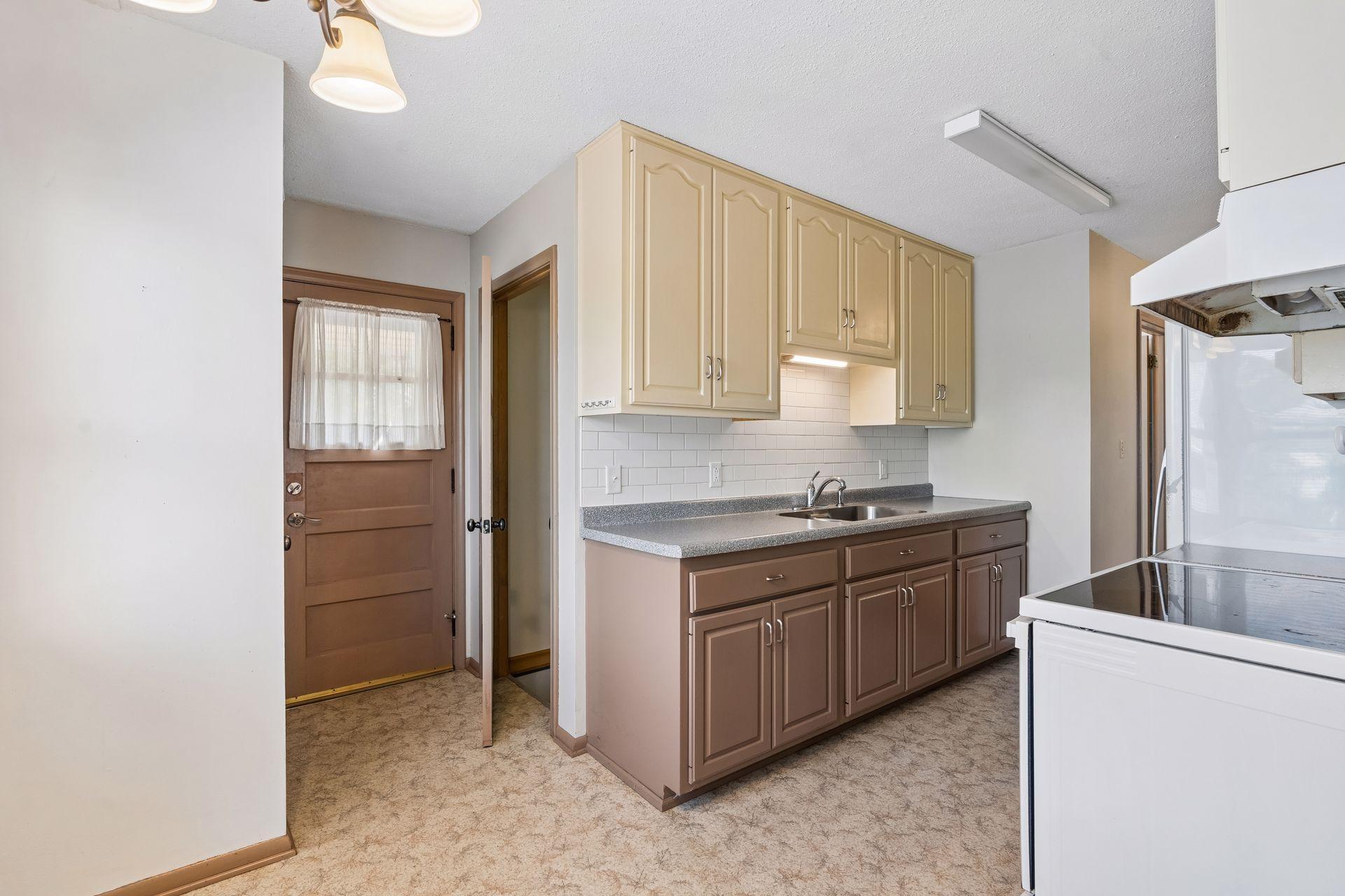 View of Residential Income at 1538-1540 Hartford Avenue, Saint Paul MN 55116, Saint Paul (6 of 35) - Mike Wilen | Minnesota Team Real Estate