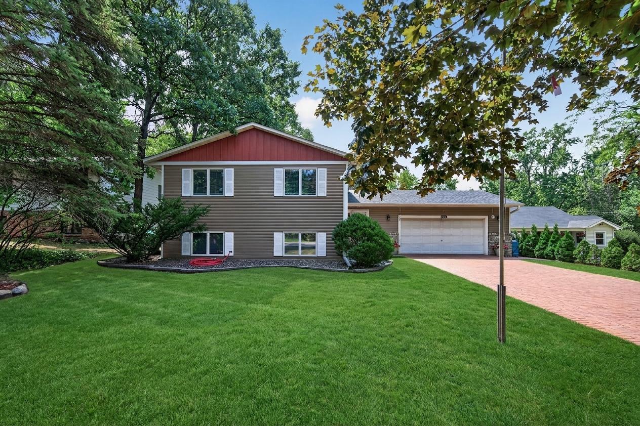 View of Residential at 2048 17th Avenue, North Saint Paul MN 55109, North Saint Paul (2 of 22) - Mike Wilen | Minnesota Team Real Estate