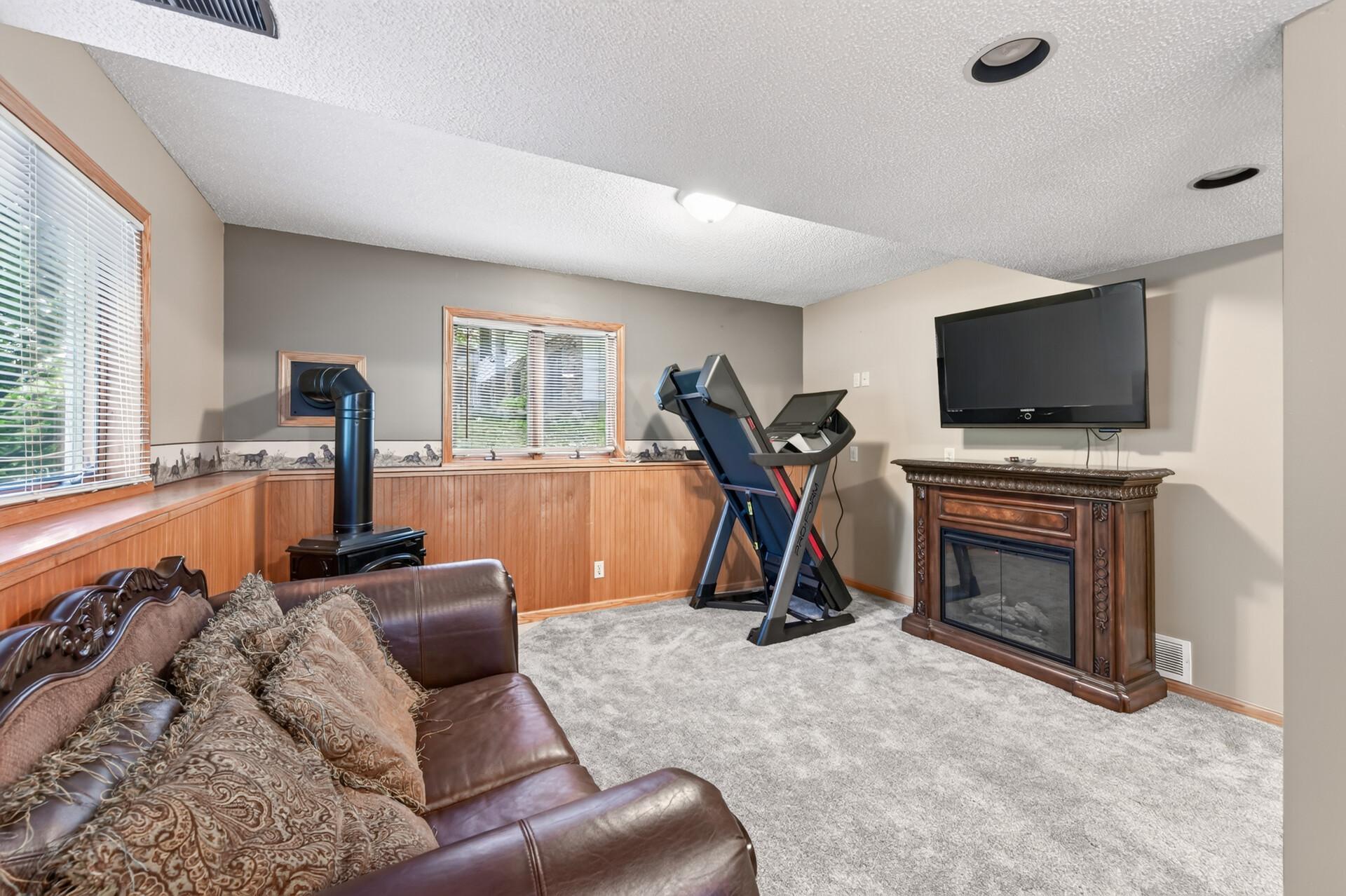 View of Residential at 2048 17th Avenue, North Saint Paul MN 55109, North Saint Paul (14 of 22) - Mike Wilen | Minnesota Team Real Estate