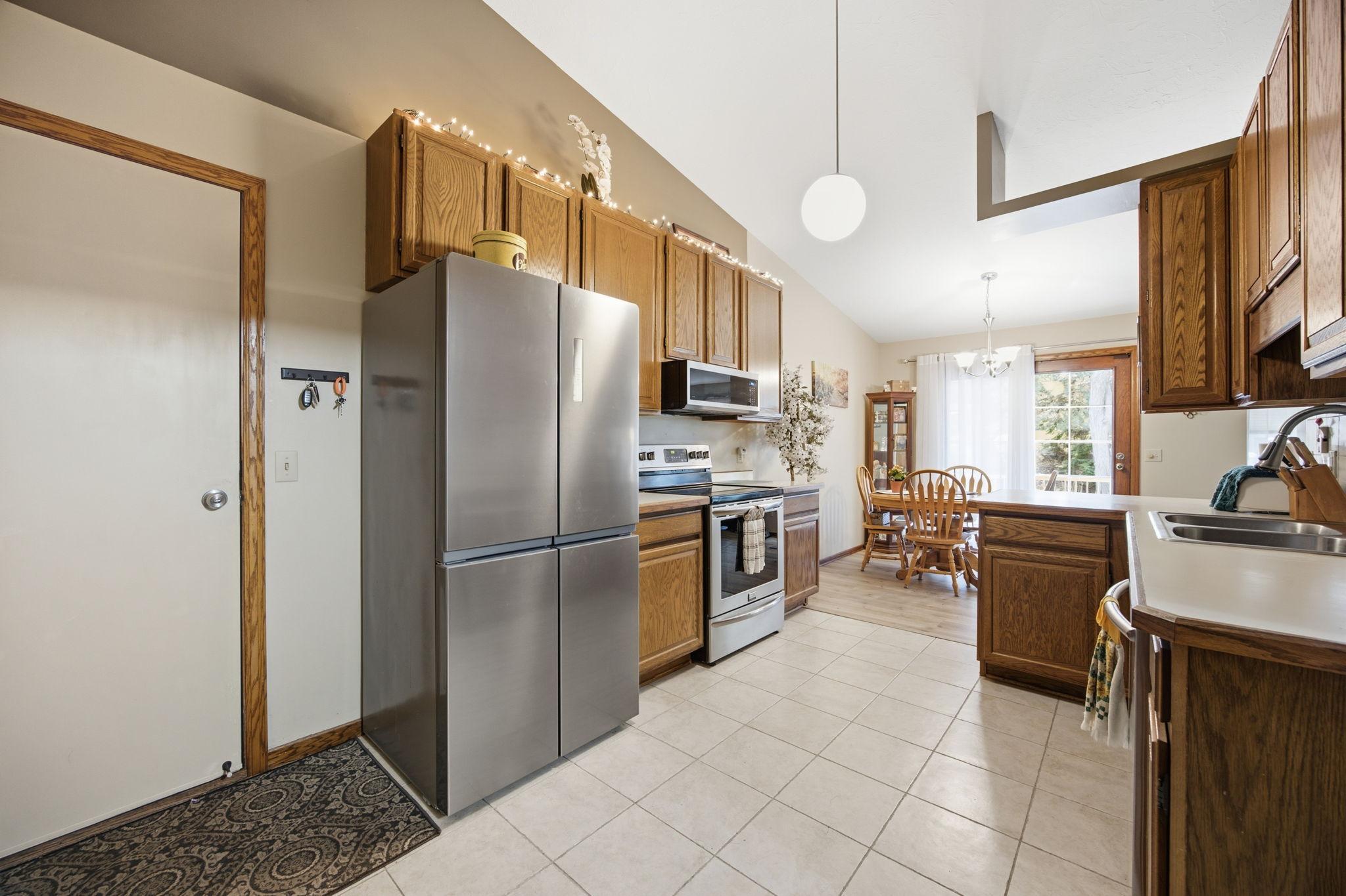 View of Residential at 14702 Oak Run Lane, Burnsville MN 55306, Burnsville (12 of 25) - Mike Wilen | Minnesota Team Real Estate