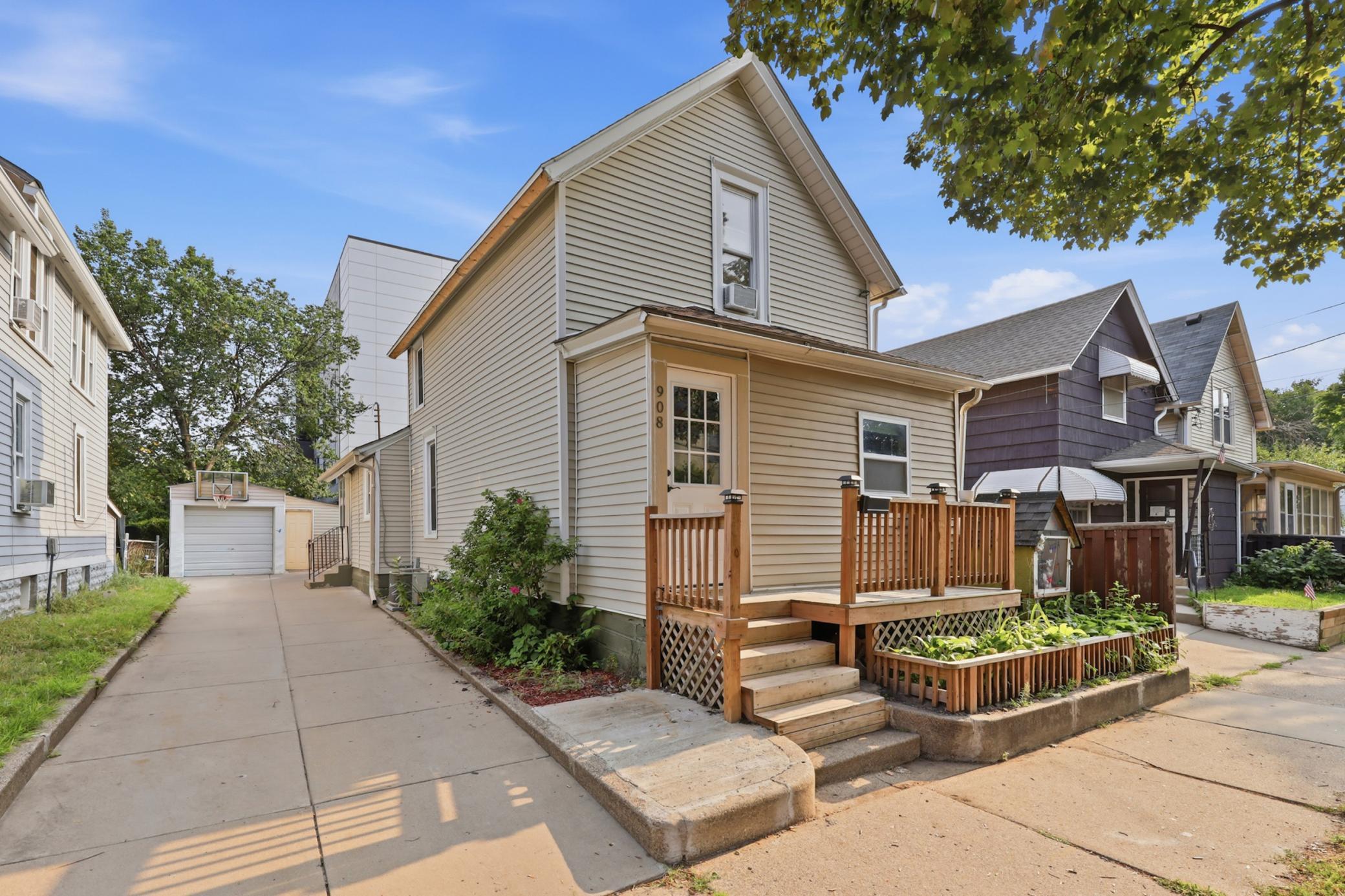 View of Residential at 908 19th Avenue, Minneapolis MN 55418, Minneapolis (3 of 33) - Mike Wilen | Minnesota Team Real Estate
