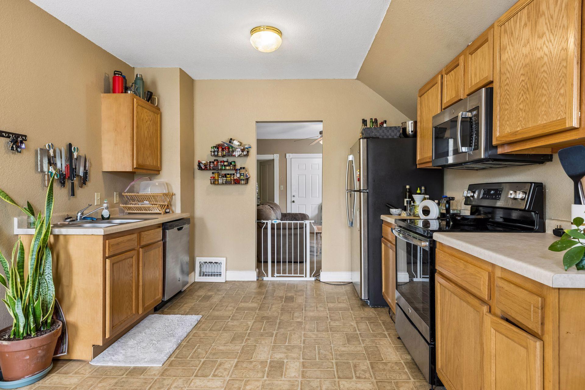 View of Residential Income at 1062 Front Avenue, Saint Paul MN 55103, Saint Paul (26 of 37) - Mike Wilen | Minnesota Team Real Estate