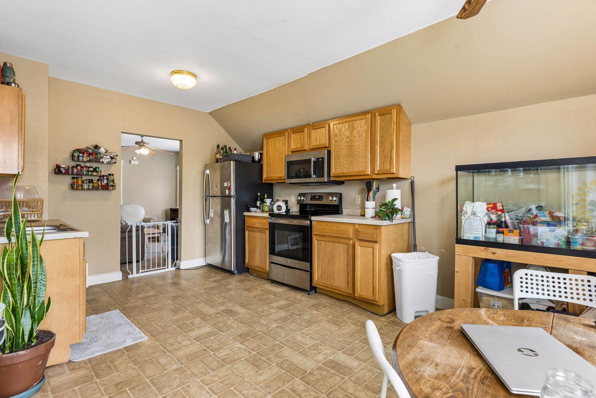 View of Residential Income at 1062 Front Avenue, Saint Paul MN 55103, Saint Paul (25 of 37) - Mike Wilen | Minnesota Team Real Estate