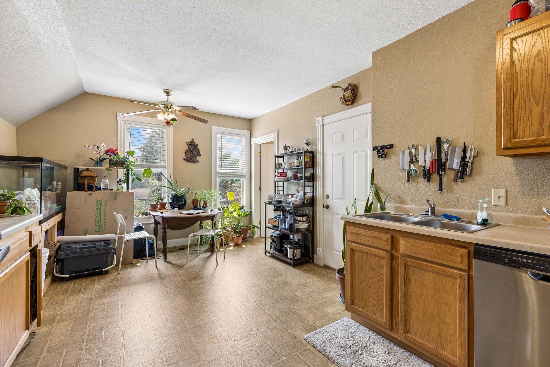 View of Residential Income at 1062 Front Avenue, Saint Paul MN 55103, Saint Paul (23 of 37) - Mike Wilen | Minnesota Team Real Estate