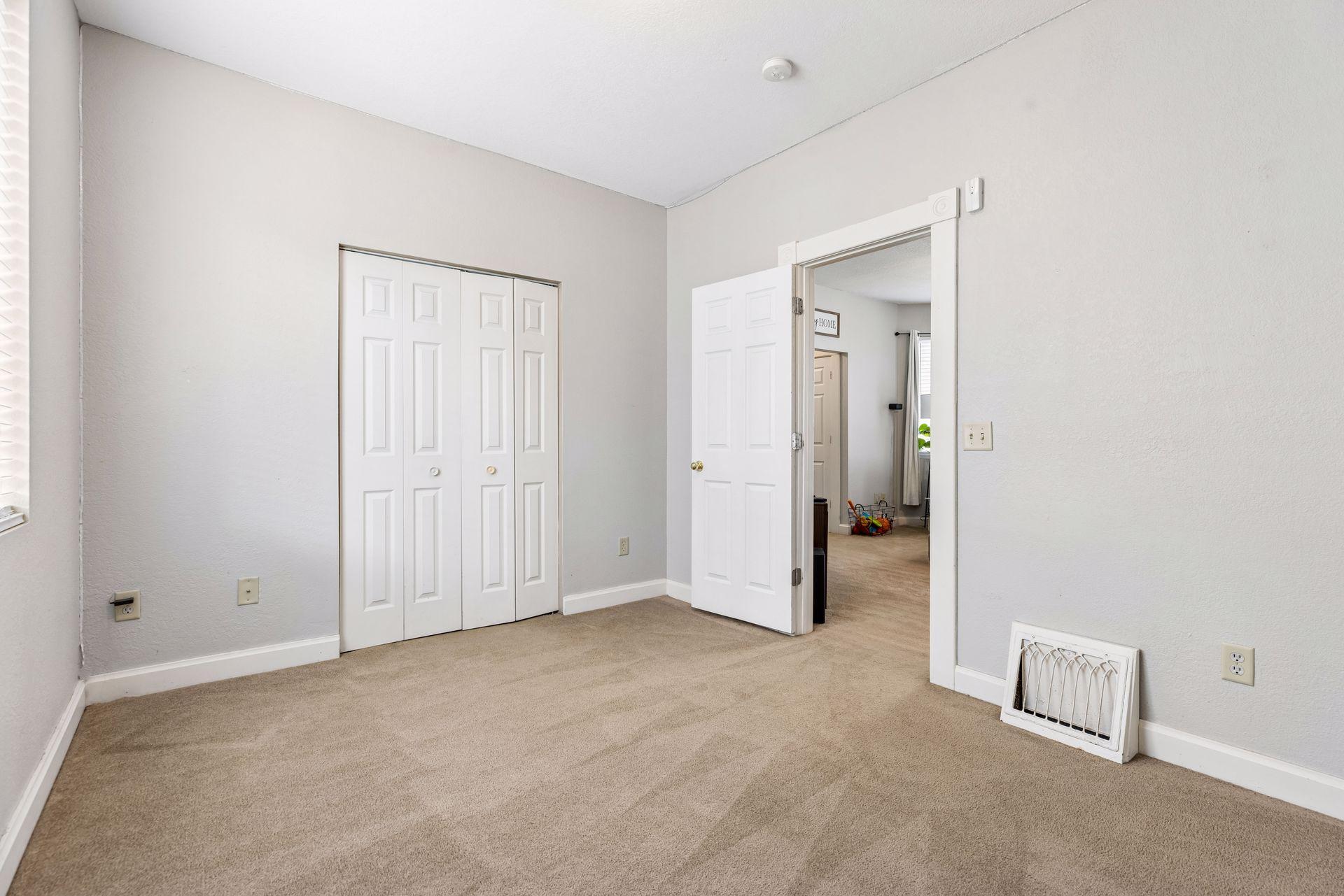 View of Residential Income at 1062 Front Avenue, Saint Paul MN 55103, Saint Paul (18 of 37) - Mike Wilen | Minnesota Team Real Estate