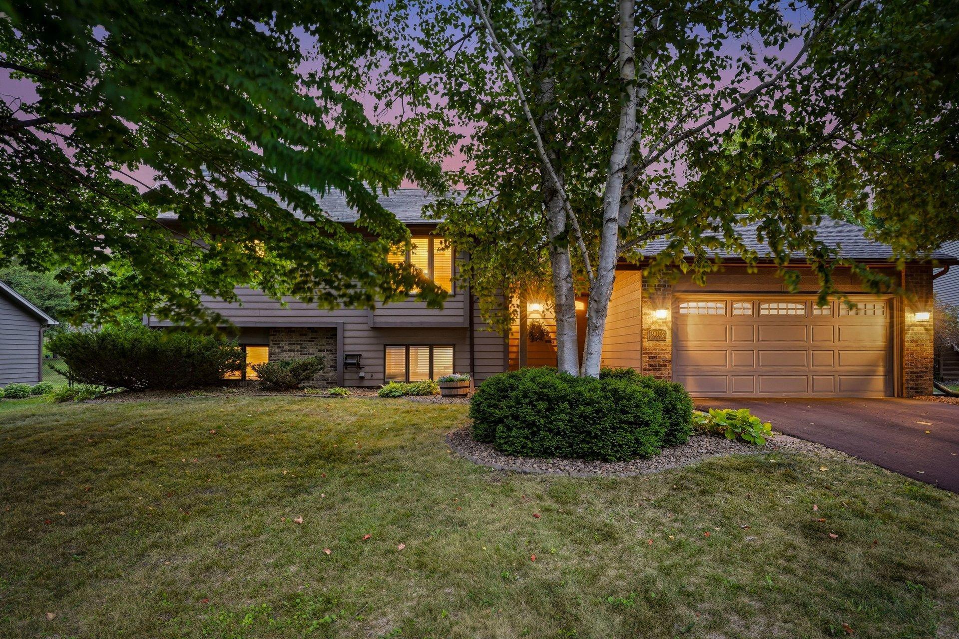 View of Residential at 19002 Barrington Drive, Eden Prairie MN 55346, Eden Prairie (24 of 51) - Mike Wilen | Minnesota Team Real Estate