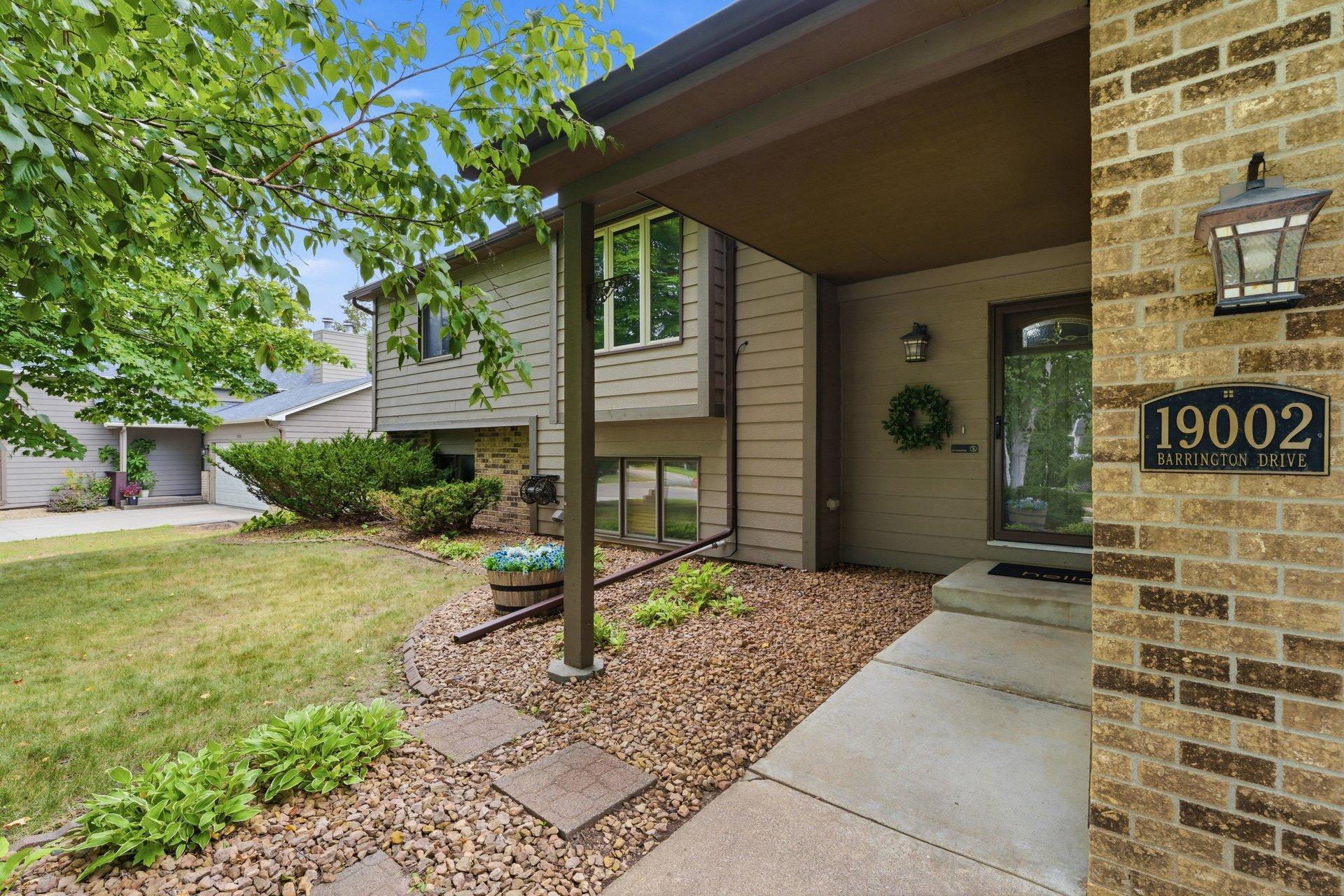 View of Residential at 19002 Barrington Drive, Eden Prairie MN 55346, Eden Prairie (19 of 51) - Mike Wilen | Minnesota Team Real Estate