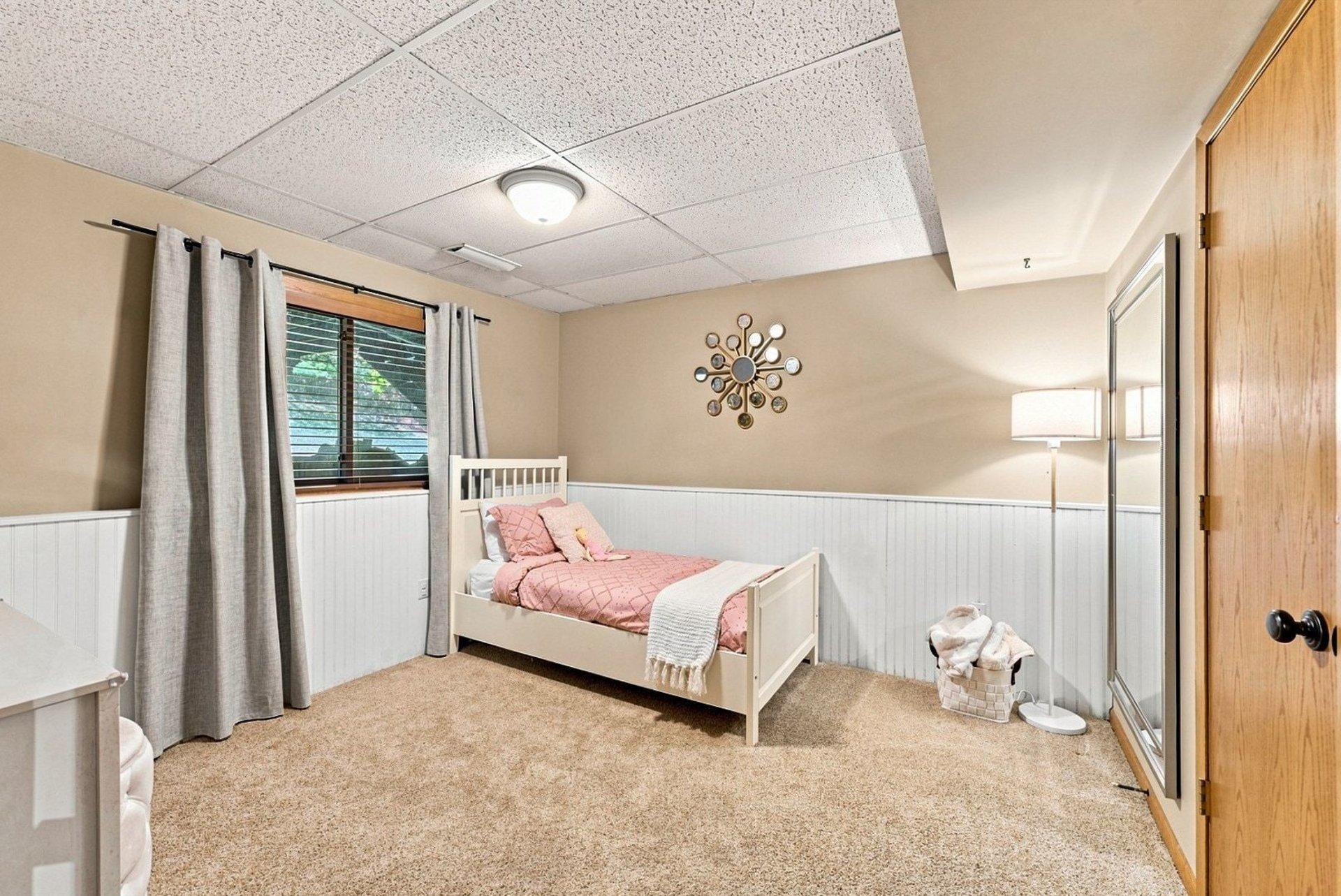 View of Residential at 19002 Barrington Drive, Eden Prairie MN 55346, Eden Prairie (25 of 51) - Mike Wilen | Minnesota Team Real Estate