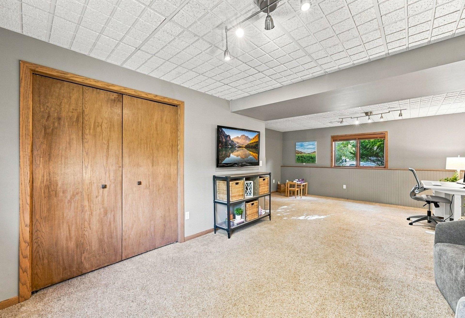 View of Residential at 19002 Barrington Drive, Eden Prairie MN 55346, Eden Prairie (48 of 51) - Mike Wilen | Minnesota Team Real Estate