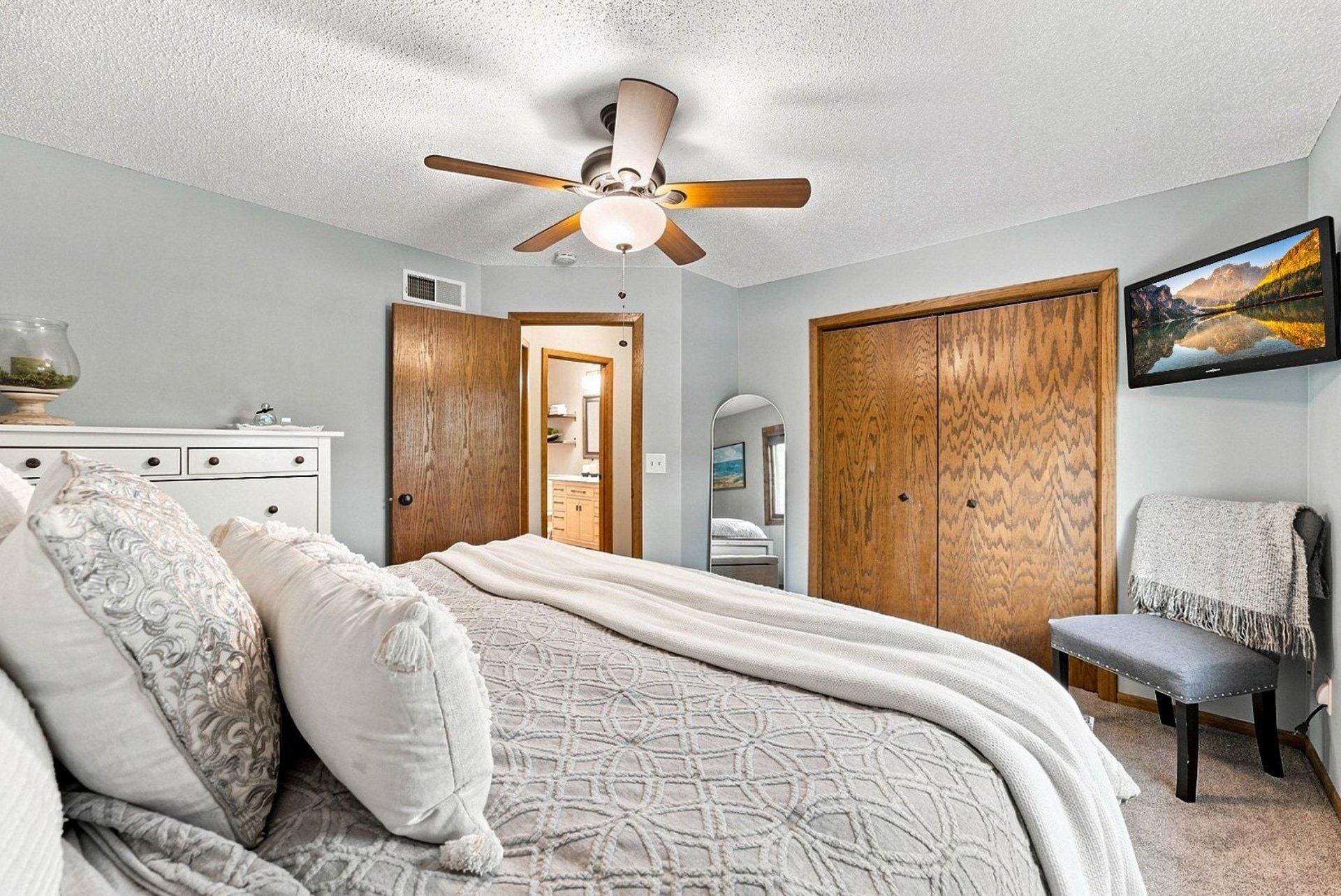 View of Residential at 19002 Barrington Drive, Eden Prairie MN 55346, Eden Prairie (15 of 51) - Mike Wilen | Minnesota Team Real Estate