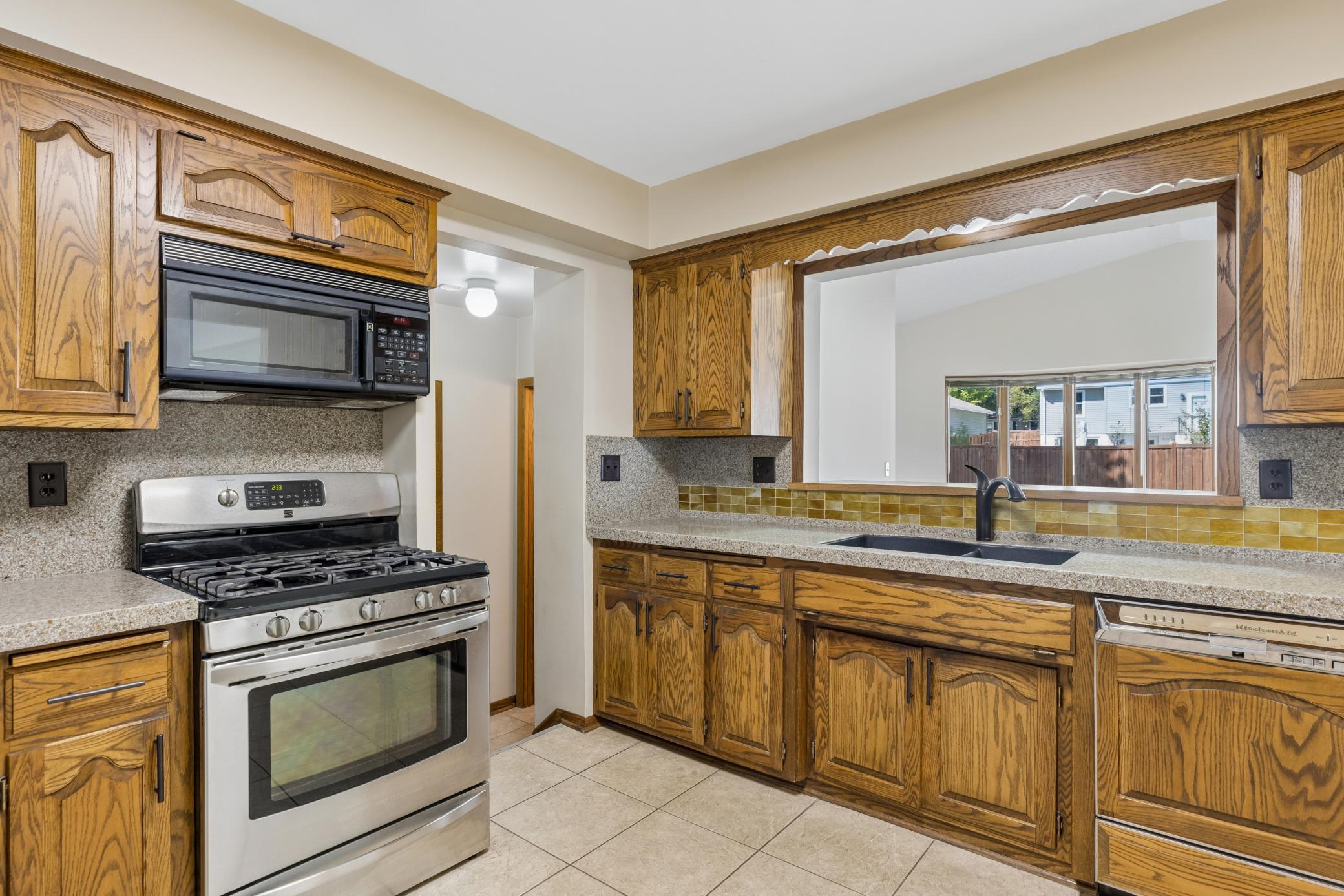 View of Residential at 2047 Morgan Avenue, Saint Paul MN 55116, Saint Paul (13 of 43) - Mike Wilen | Minnesota Team Real Estate