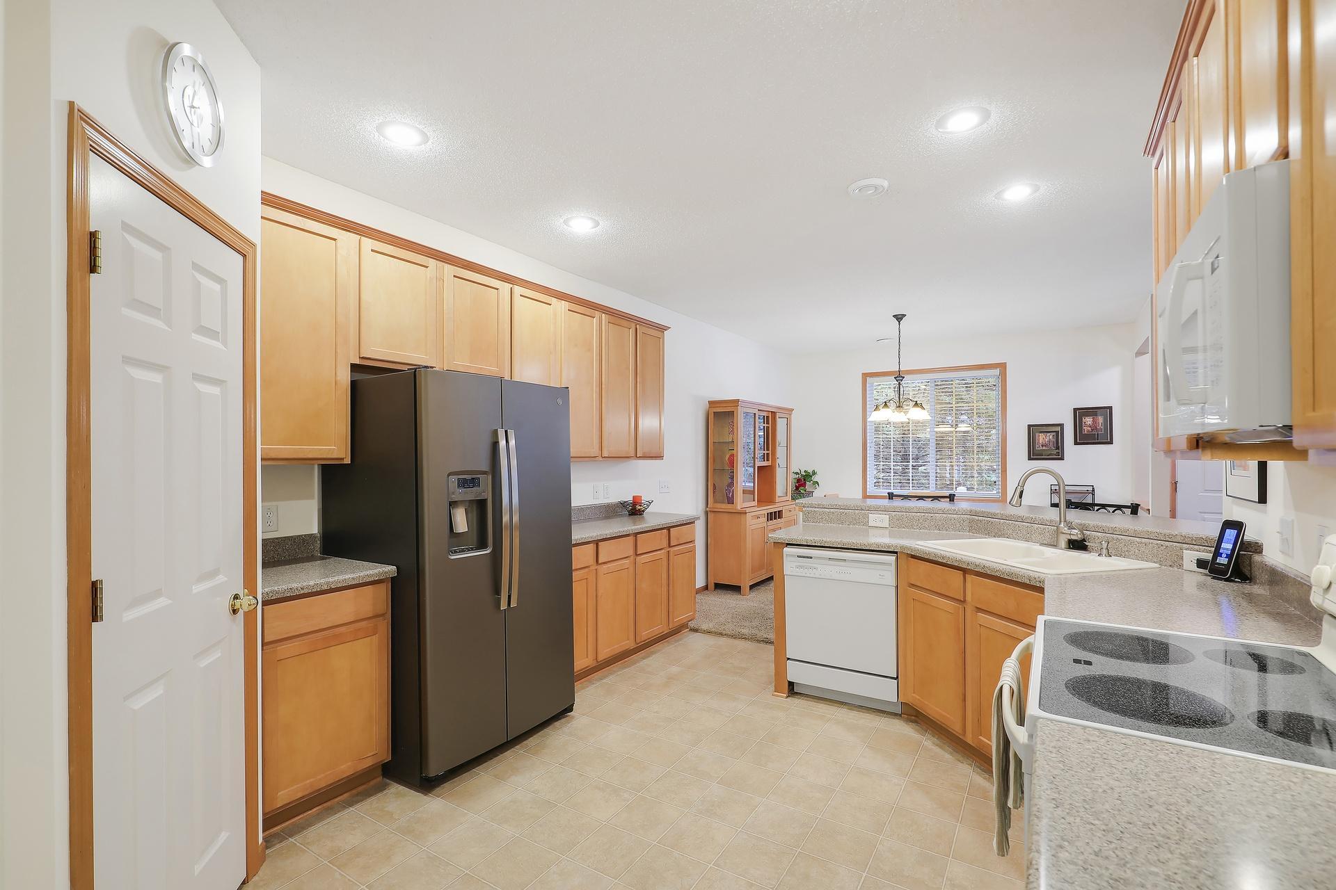 View of Residential at 10881 Oak Grove Circle #B, Woodbury MN 55129, Woodbury (16 of 46) - Mike Wilen | Minnesota Team Real Estate
