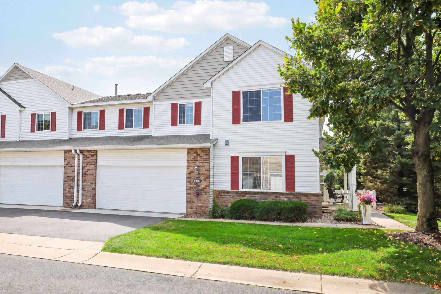 View of (TH) Quad/4 Corners at 10881 Oak Grove Circle, Woodbury - Mike Wilen | Minnesota Team Real Estate