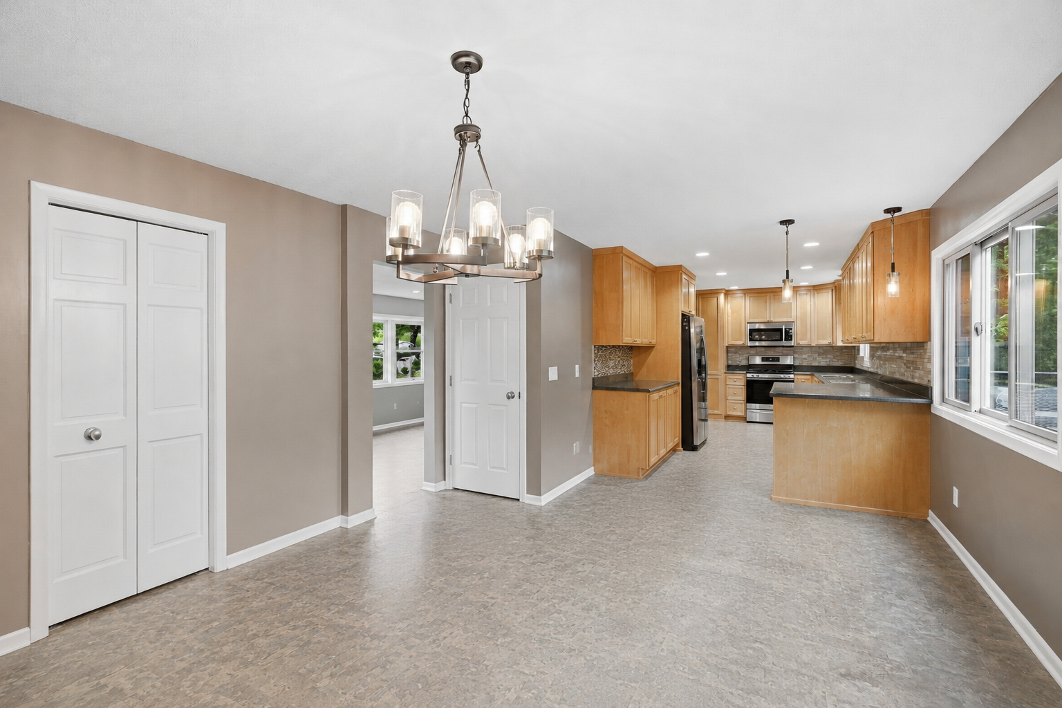 View of Residential at 14901 Williston Lane, Minnetonka MN 55345, Minnetonka (7 of 35) - Mike Wilen | Minnesota Team Real Estate