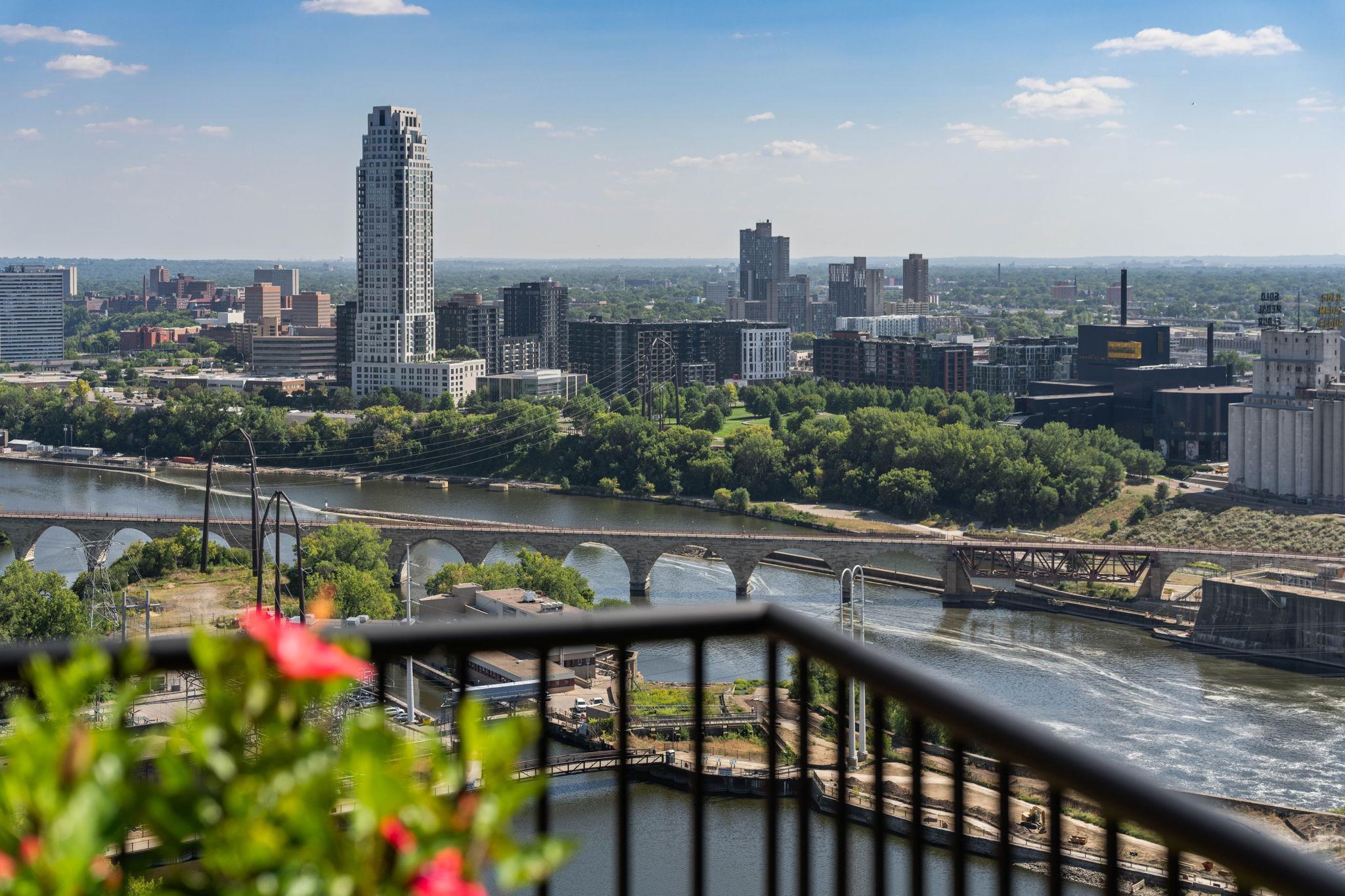 View of Residential at 110 Bank Street #L2801, Minneapolis MN 55414, Minneapolis (58 of 108) - Mike Wilen | Minnesota Team Real Estate