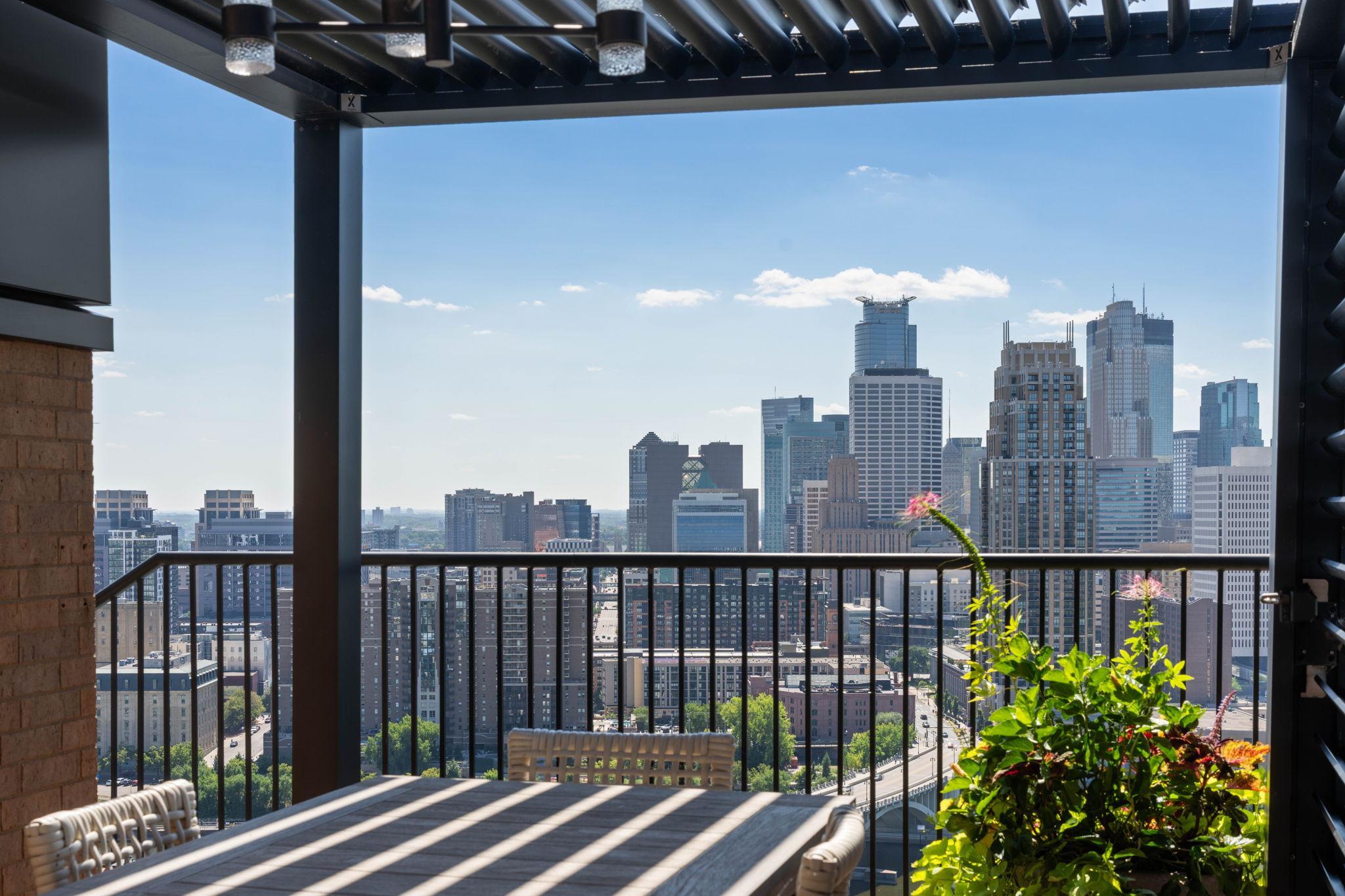 View of Residential at 110 Bank Street #L2801, Minneapolis MN 55414, Minneapolis (52 of 108) - Mike Wilen | Minnesota Team Real Estate