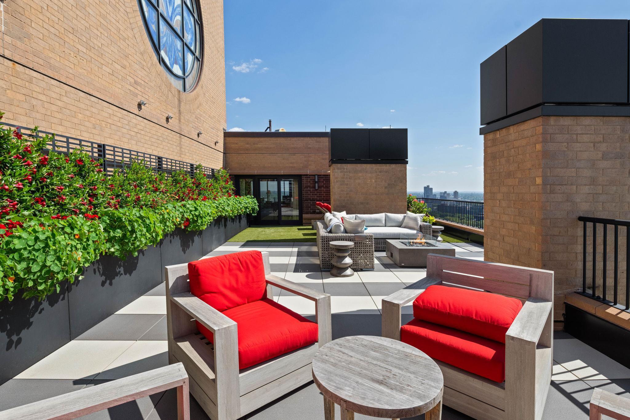 View of Residential at 110 Bank Street #L2801, Minneapolis MN 55414, Minneapolis (37 of 46) - Mike Wilen | Minnesota Team Real Estate