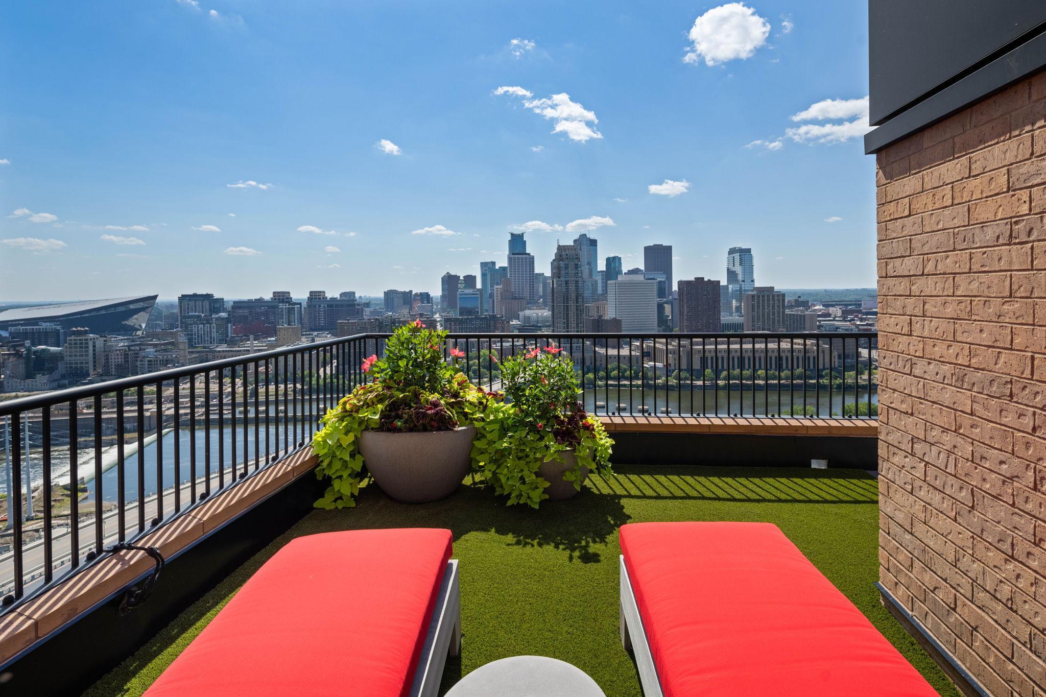 View of Residential at 110 Bank Street #L2801, Minneapolis MN 55414, Minneapolis (43 of 46) - Mike Wilen | Minnesota Team Real Estate