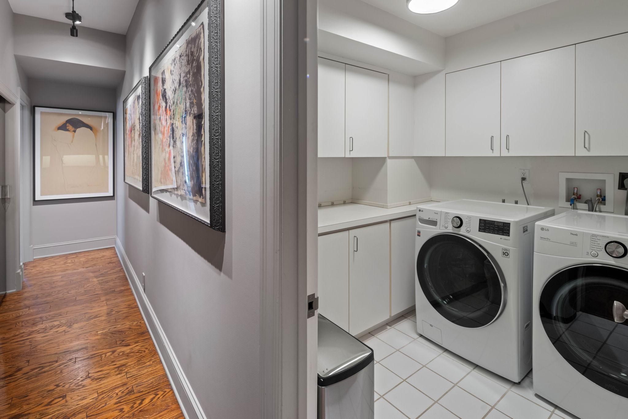 View of Residential at 110 Bank Street #L2801, Minneapolis MN 55414, Minneapolis (31 of 46) - Mike Wilen | Minnesota Team Real Estate