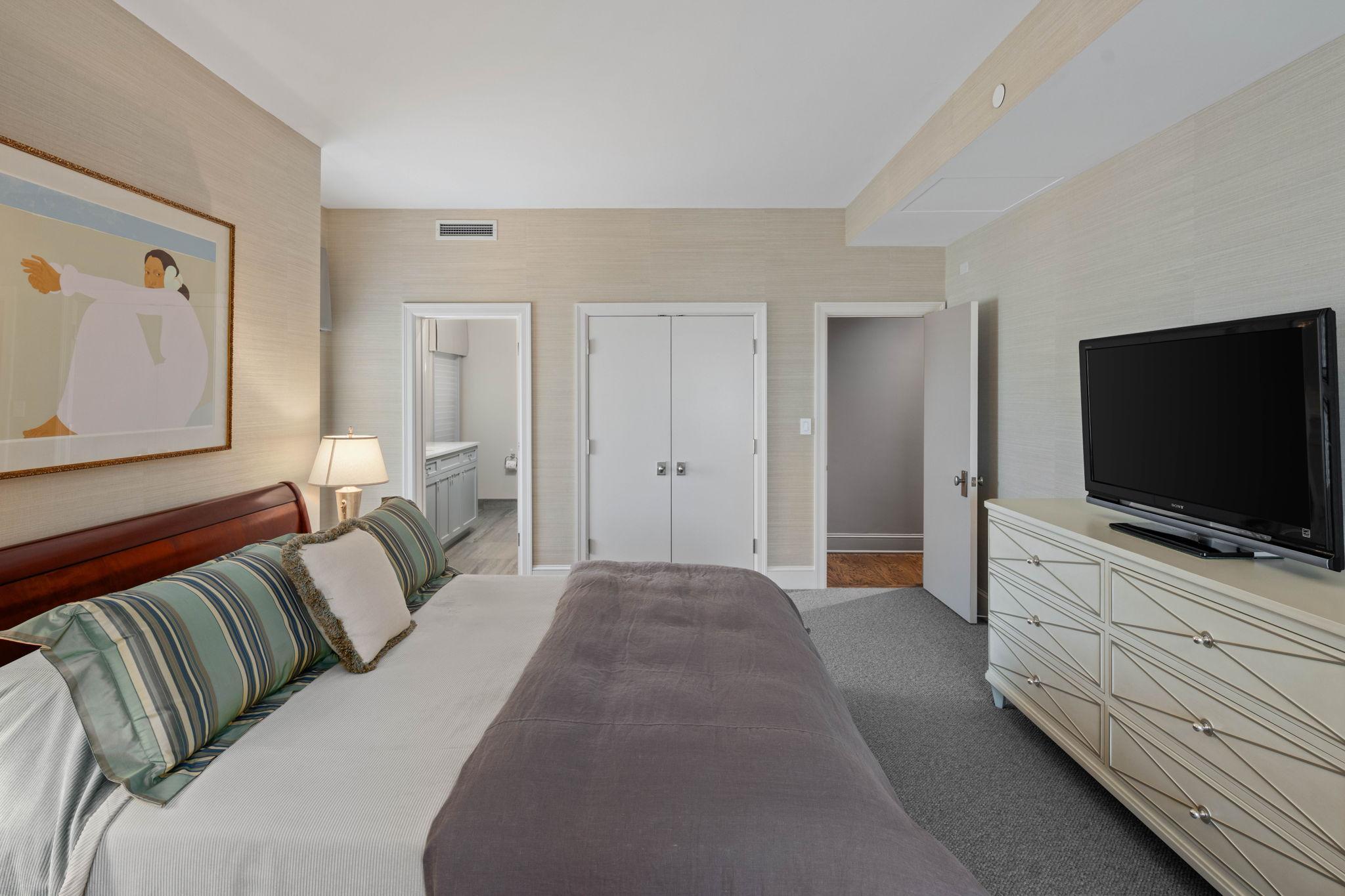 View of Residential at 110 Bank Street #L2801, Minneapolis MN 55414, Minneapolis (28 of 46) - Mike Wilen | Minnesota Team Real Estate