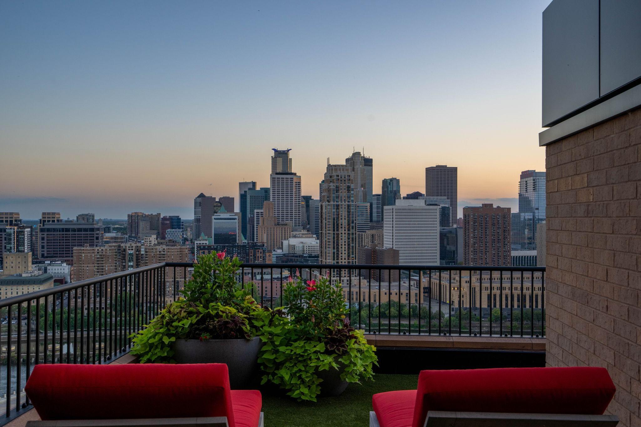 View of Residential at 110 Bank Street #L2801, Minneapolis MN 55414, Minneapolis (40 of 46) - Mike Wilen | Minnesota Team Real Estate
