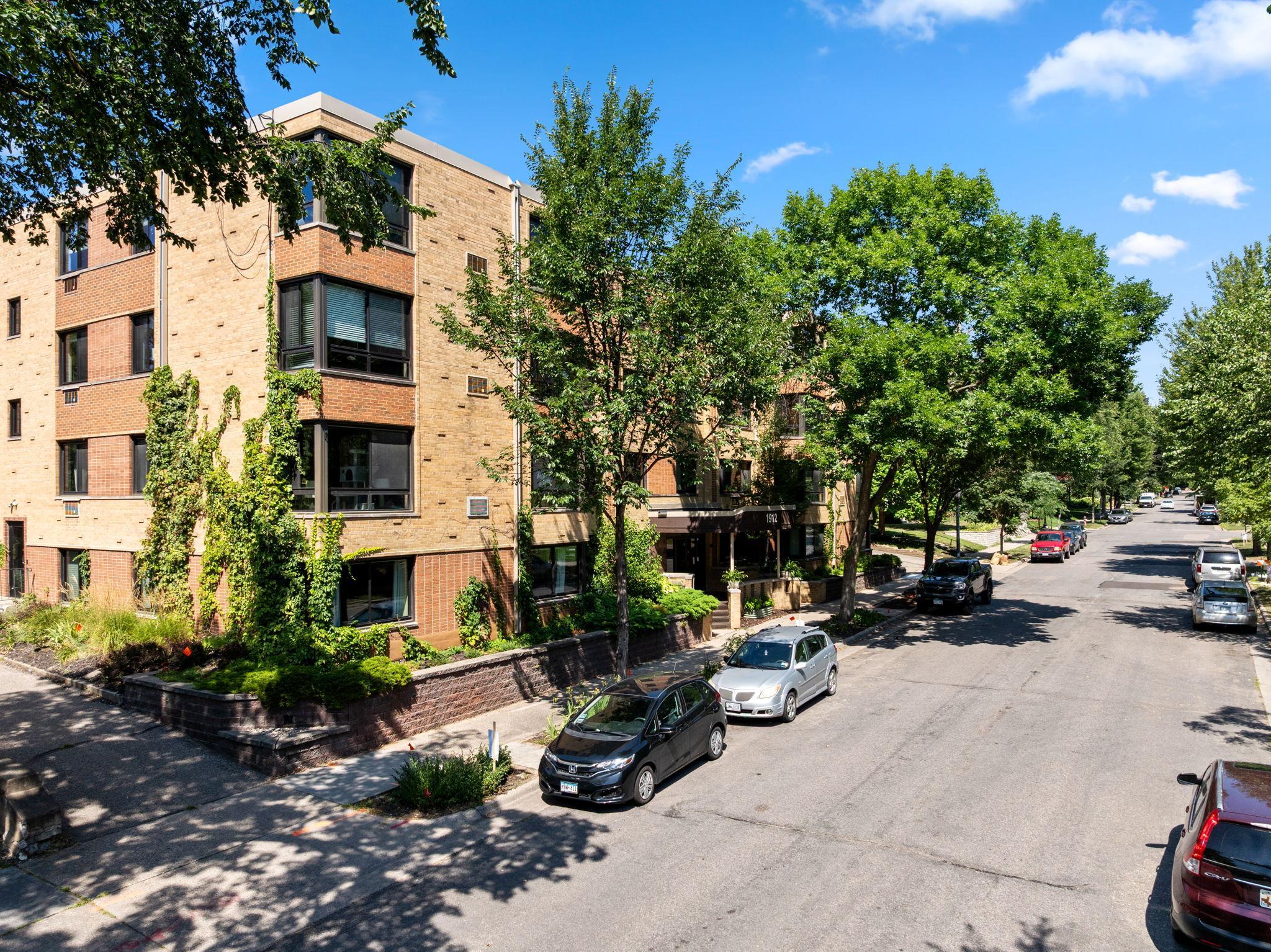View of Residential at 1912 Dupont Avenue #105, Minneapolis MN 55403, Minneapolis (26 of 32) - Mike Wilen | Minnesota Team Real Estate