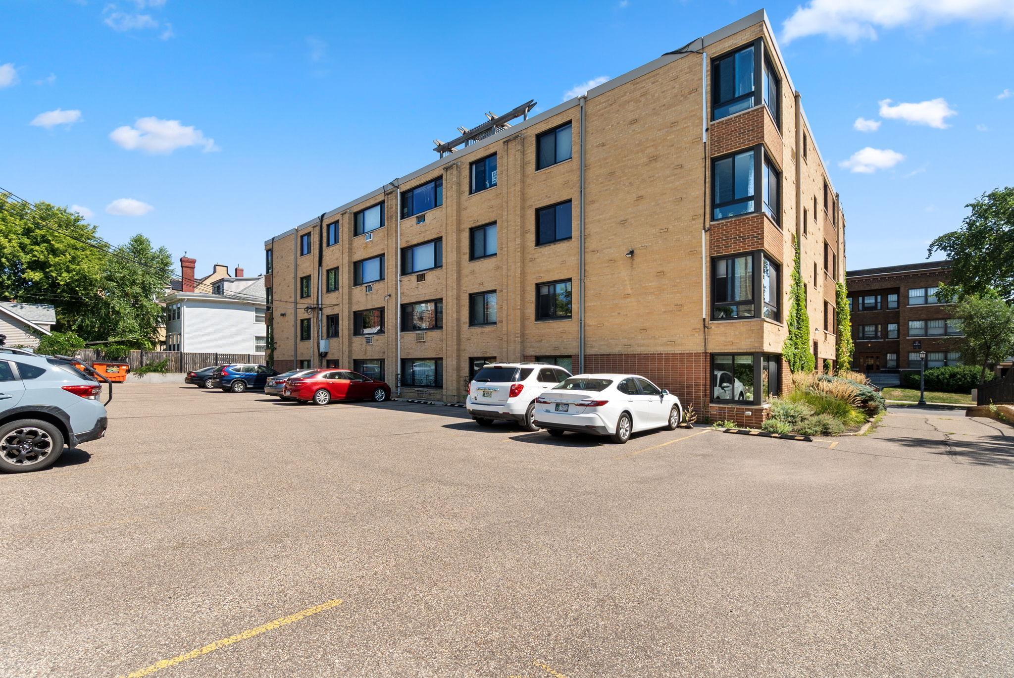 View of Residential at 1912 Dupont Avenue #105, Minneapolis MN 55403, Minneapolis (25 of 32) - Mike Wilen | Minnesota Team Real Estate
