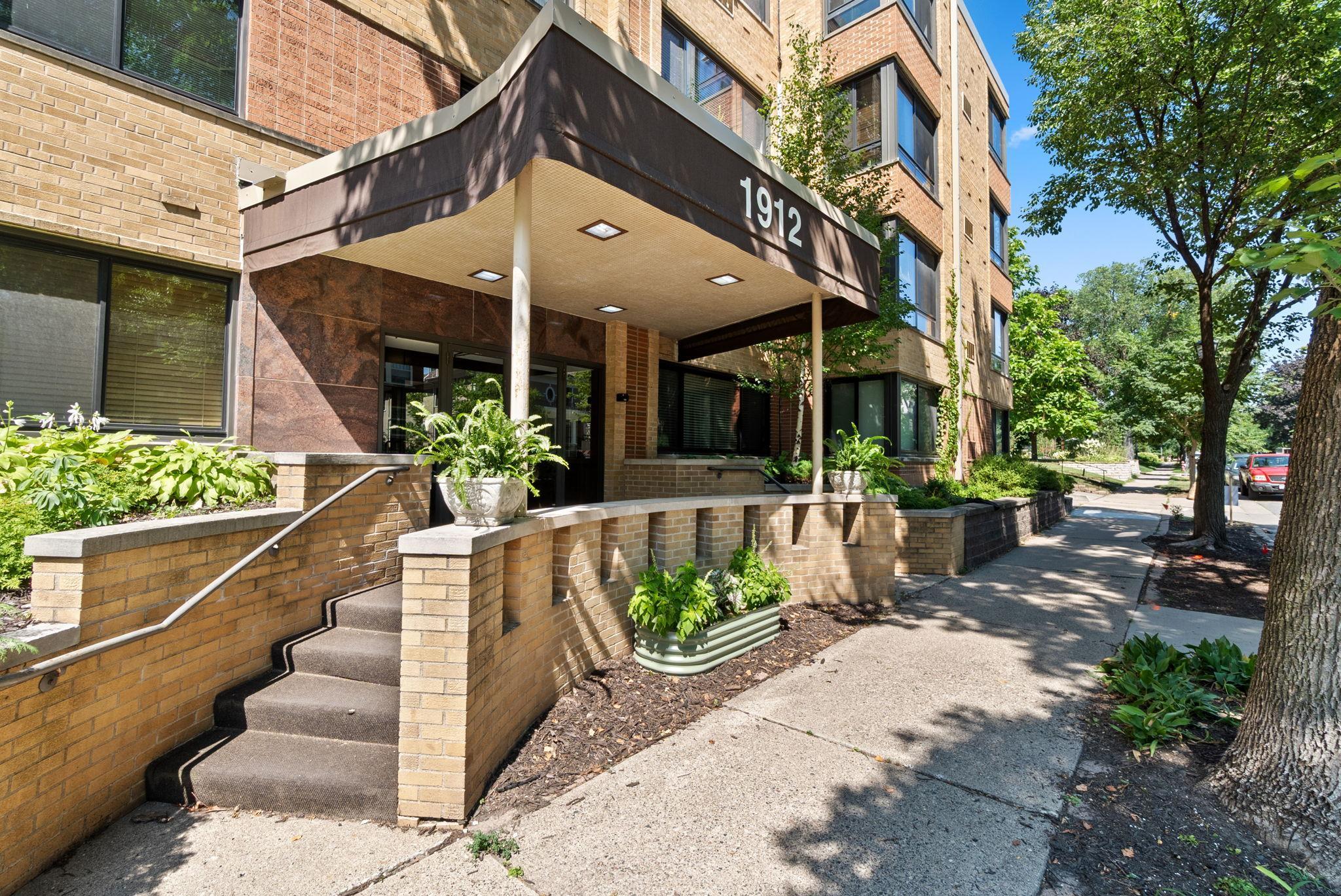 View of Residential at 1912 Dupont Avenue #105, Minneapolis MN 55403, Minneapolis (24 of 32) - Mike Wilen | Minnesota Team Real Estate