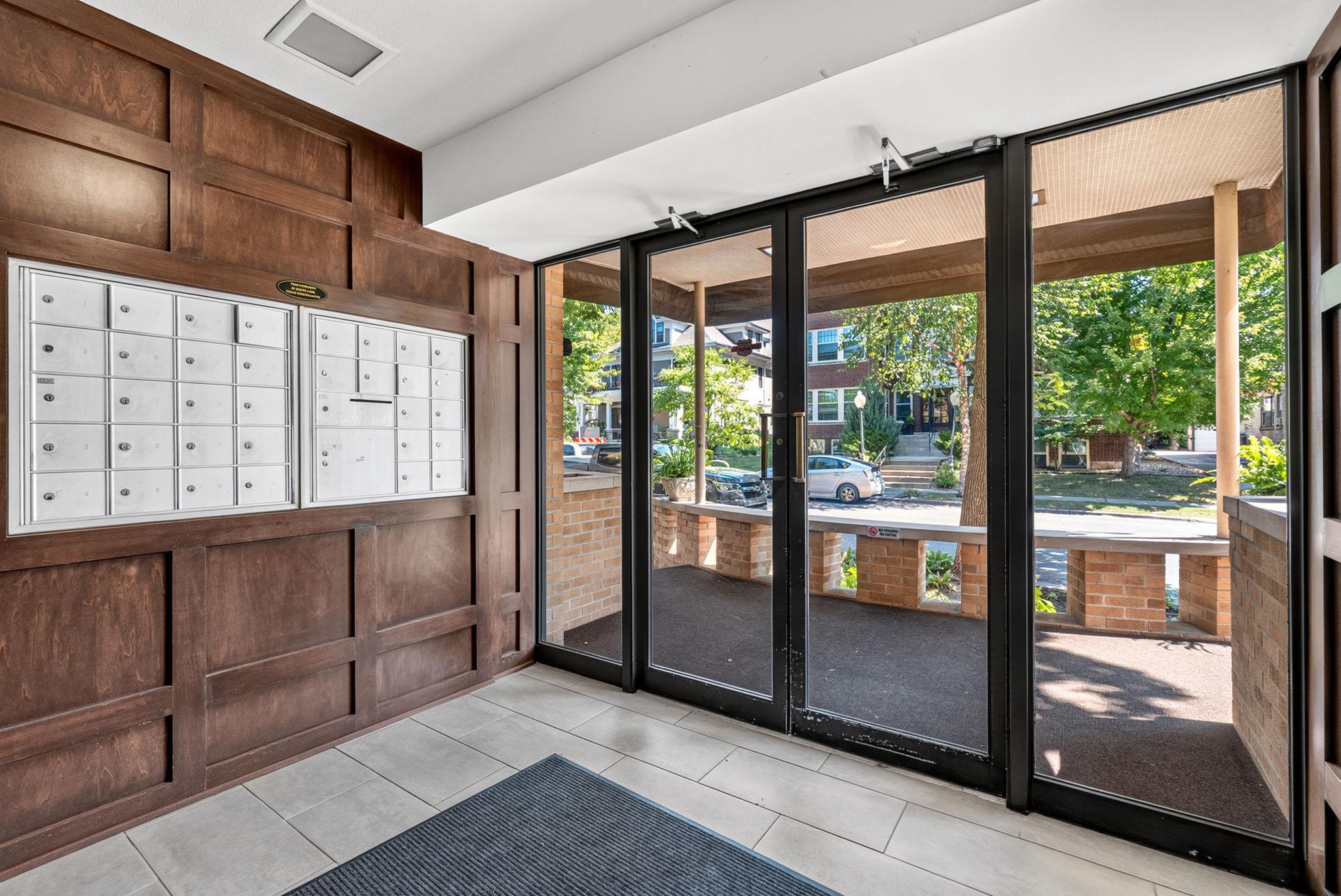 View of Residential at 1912 Dupont Avenue #105, Minneapolis MN 55403, Minneapolis (23 of 32) - Mike Wilen | Minnesota Team Real Estate