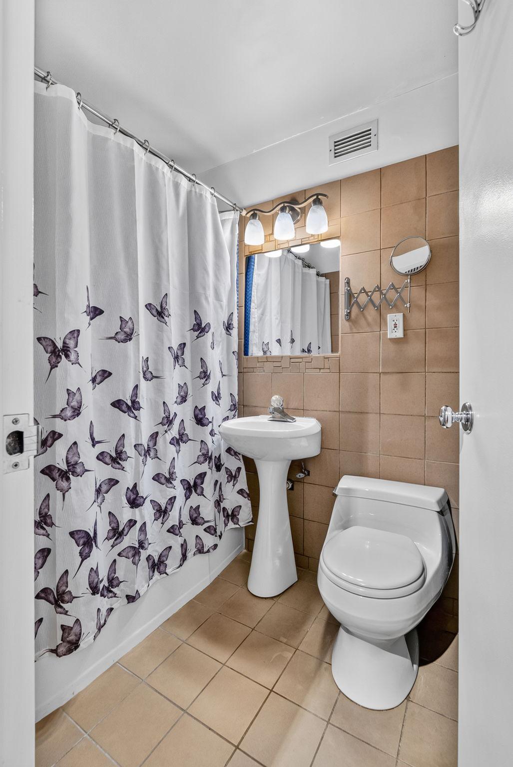 View of Residential at 1912 Dupont Avenue #105, Minneapolis MN 55403, Minneapolis (11 of 32) - Mike Wilen | Minnesota Team Real Estate