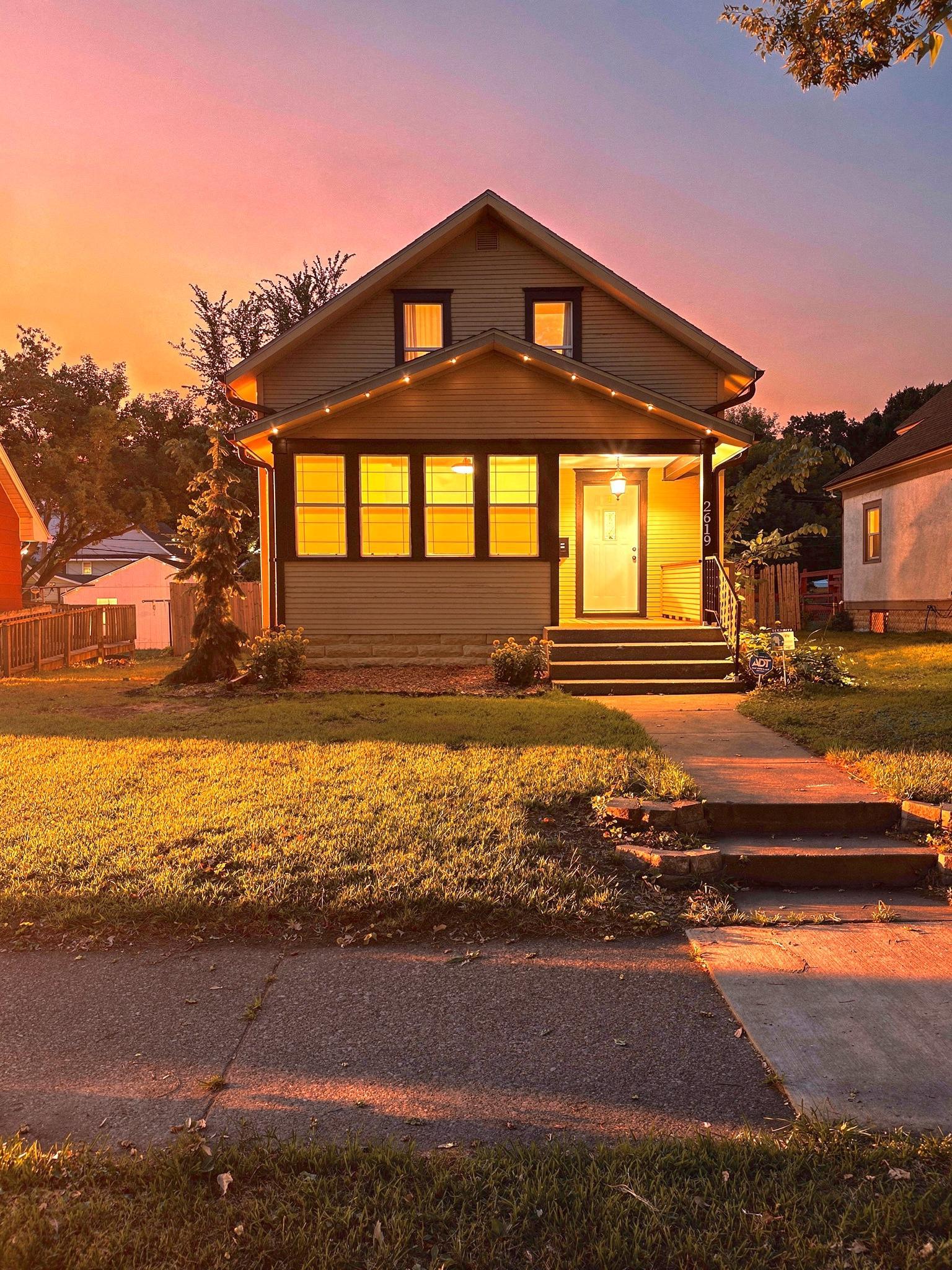 View of Residential at 2619 James Avenue, Minneapolis MN 55411, Minneapolis (2 of 30) - Mike Wilen | Minnesota Team Real Estate