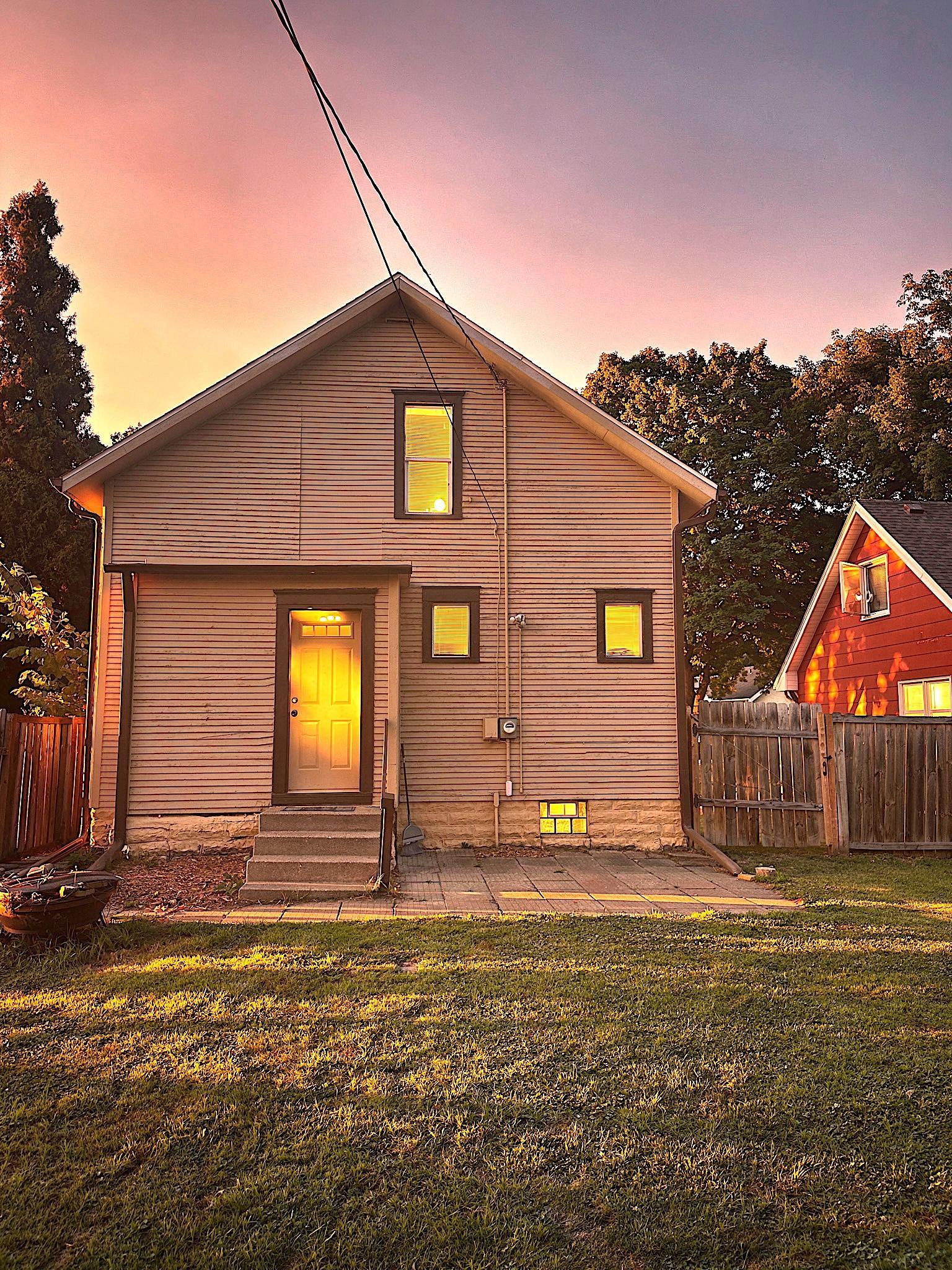 View of Residential at 2619 James Avenue, Minneapolis MN 55411, Minneapolis (28 of 30) - Mike Wilen | Minnesota Team Real Estate