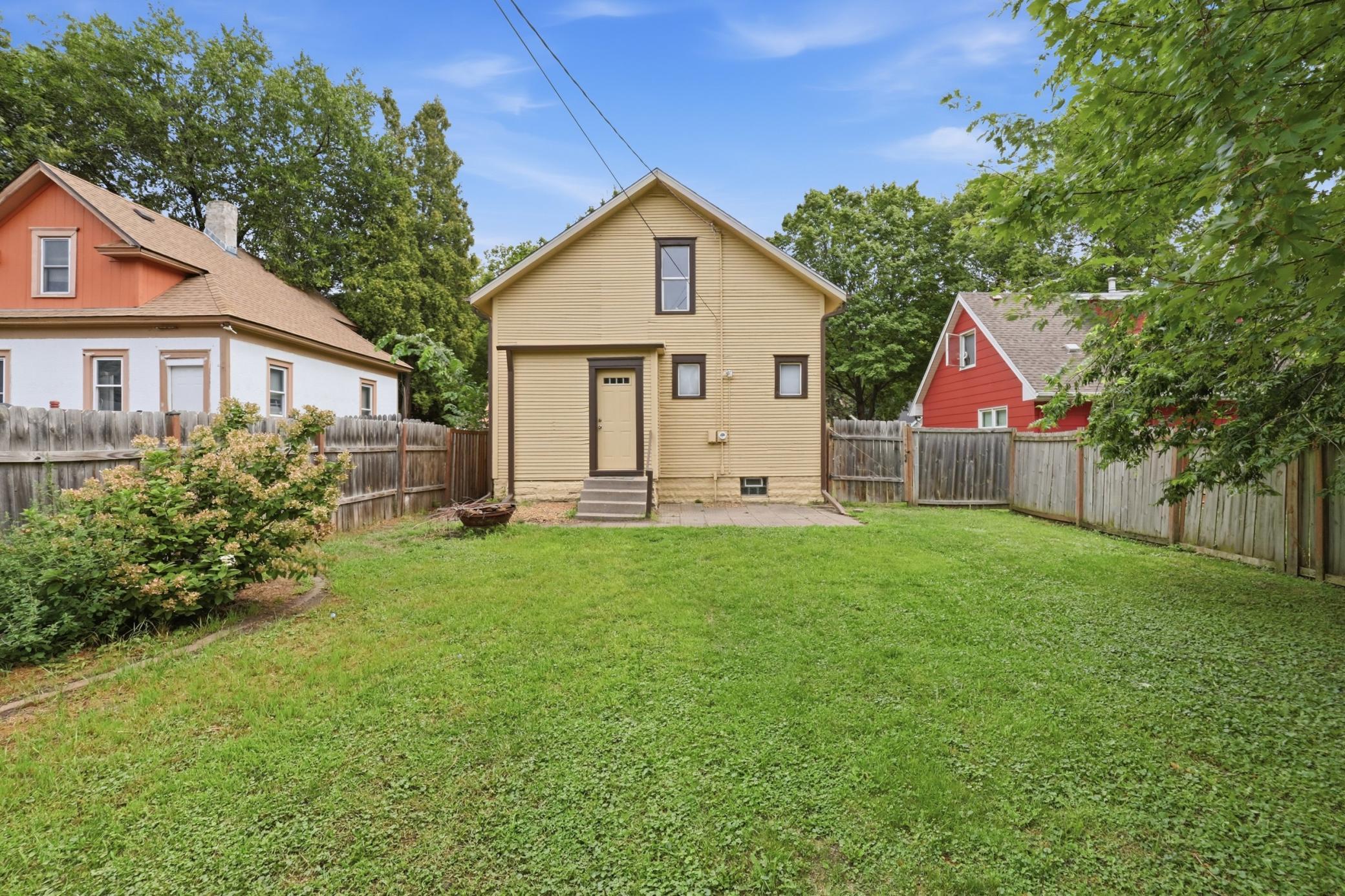 View of Residential at 2619 James Avenue, Minneapolis MN 55411, Minneapolis (29 of 30) - Mike Wilen | Minnesota Team Real Estate