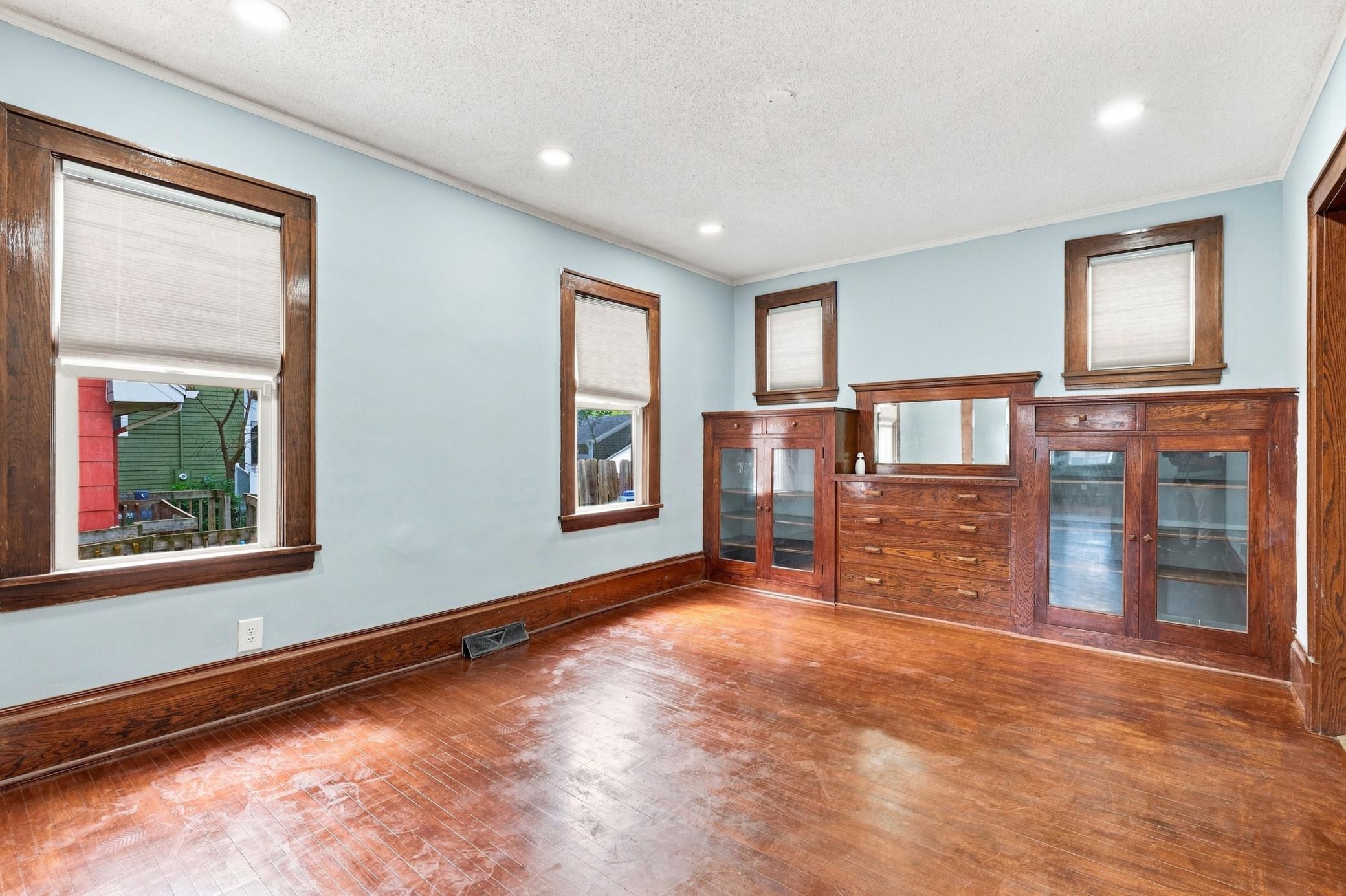 View of Residential at 2619 James Avenue, Minneapolis MN 55411, Minneapolis (11 of 30) - Mike Wilen | Minnesota Team Real Estate