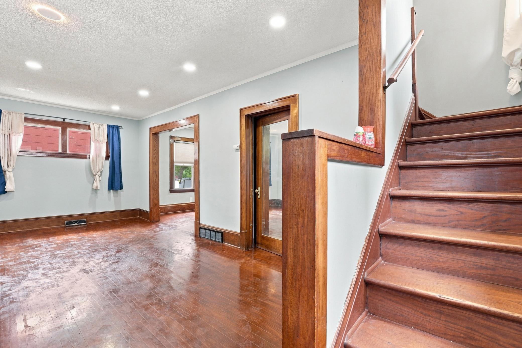 View of Residential at 2619 James Avenue, Minneapolis MN 55411, Minneapolis (6 of 30) - Mike Wilen | Minnesota Team Real Estate