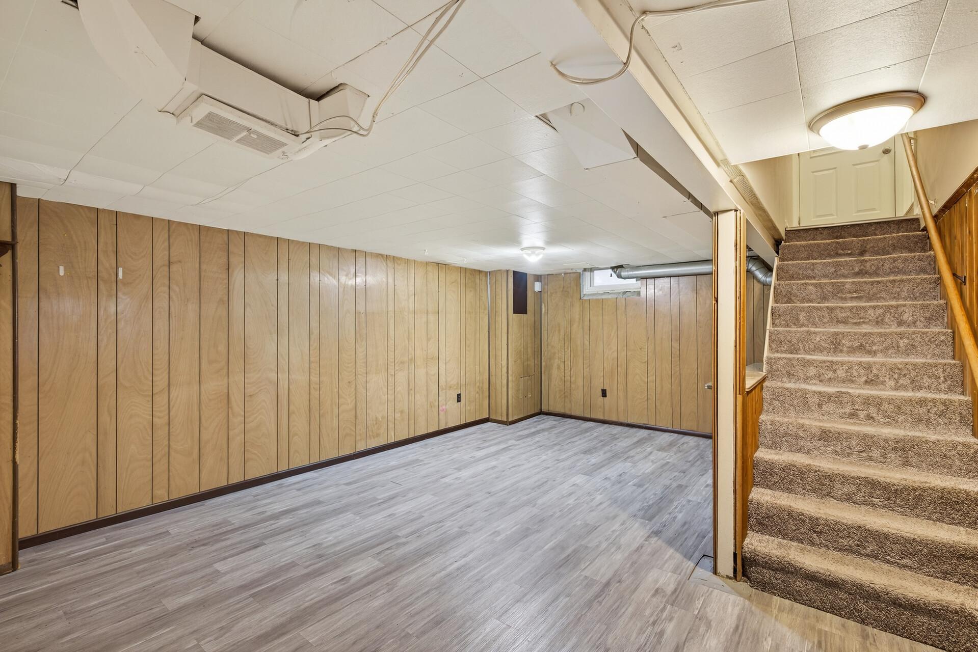 View of Residential at 2057 Giesmann Street, Roseville MN 55113, Roseville (26 of 37) - Mike Wilen | Minnesota Team Real Estate