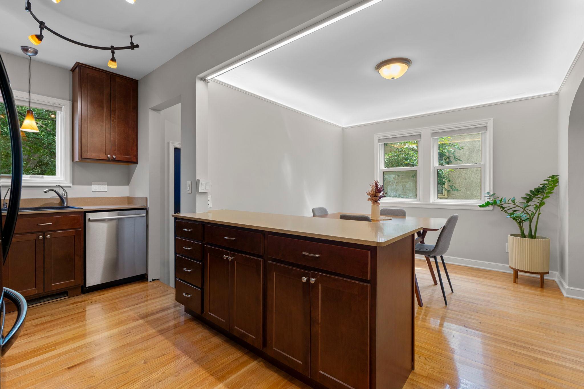 View of Residential at 854 21st Avenue, Minneapolis MN 55414, Minneapolis (9 of 38) - Mike Wilen | Minnesota Team Real Estate