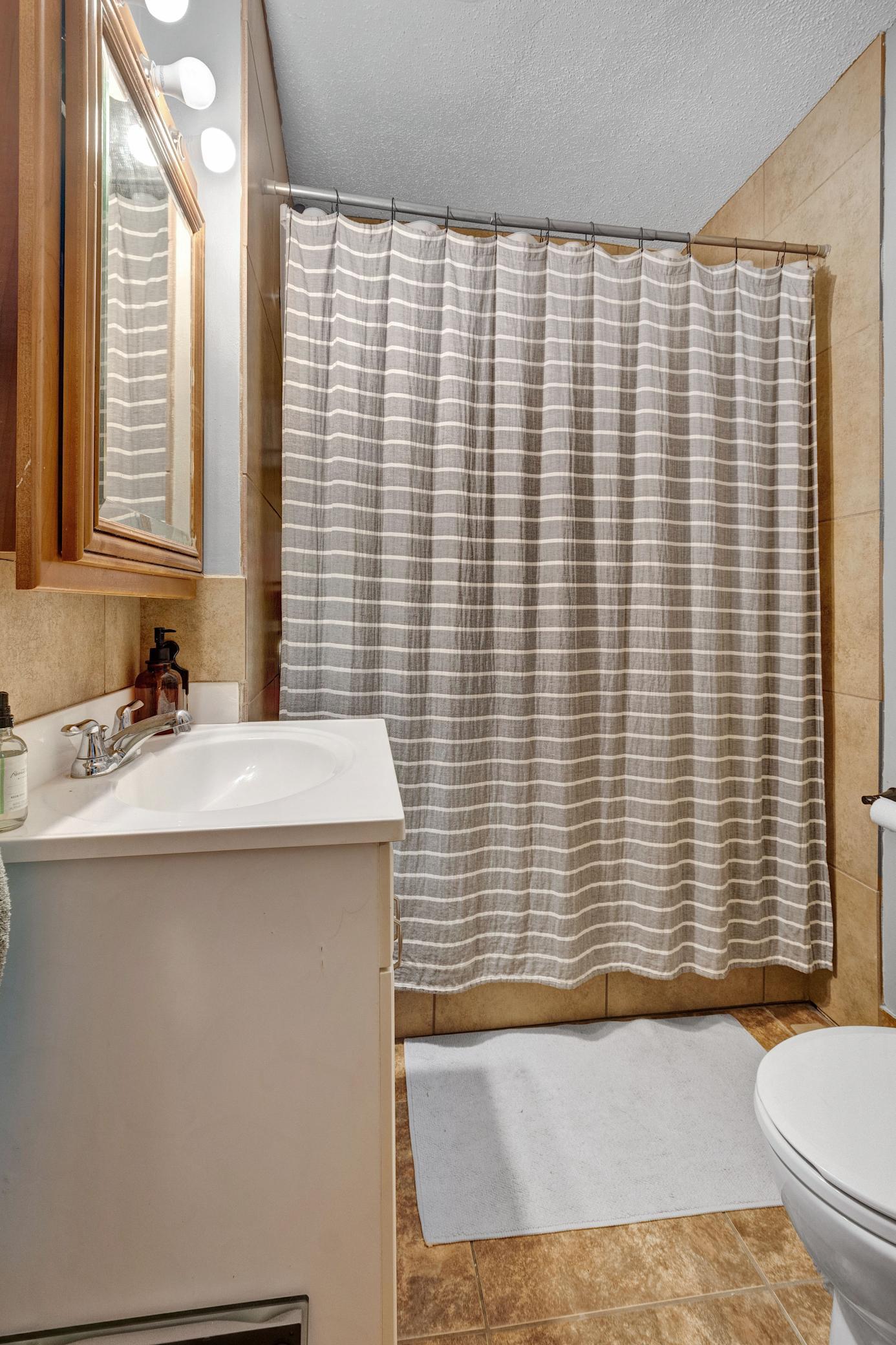 View of Residential Income at 2515 Fillmore Street, Minneapolis MN 55418, Minneapolis (20 of 42) - Mike Wilen | Minnesota Team Real Estate
