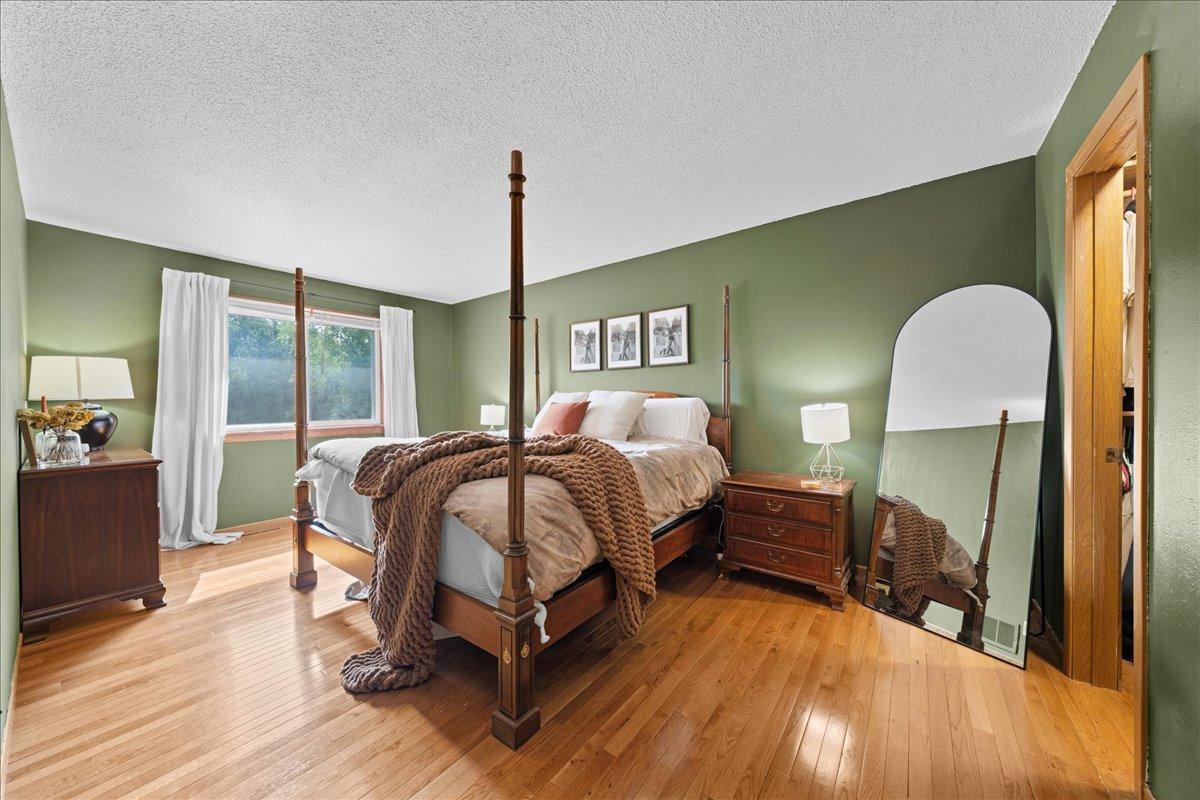 View of Residential at 2823 Wimbledon Ridge, Woodbury MN 55125, Woodbury (17 of 26) - Mike Wilen | Minnesota Team Real Estate