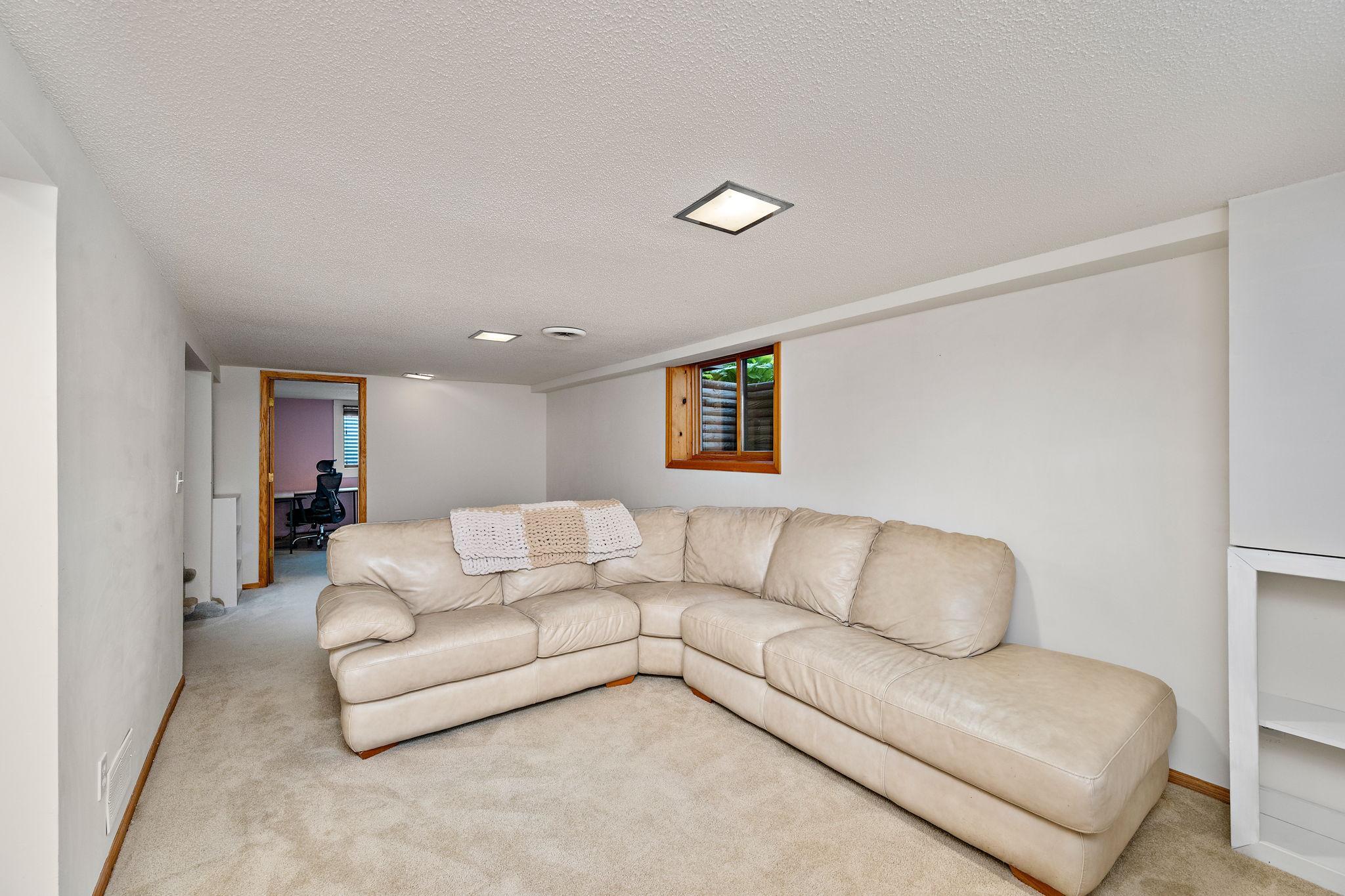 View of Residential at 6835 11th Avenue, Richfield MN 55423, Richfield (28 of 39) - Mike Wilen | Minnesota Team Real Estate