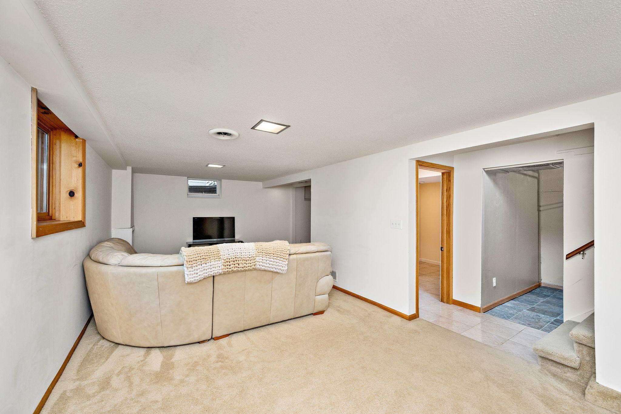 View of Residential at 6835 11th Avenue, Richfield MN 55423, Richfield (23 of 39) - Mike Wilen | Minnesota Team Real Estate