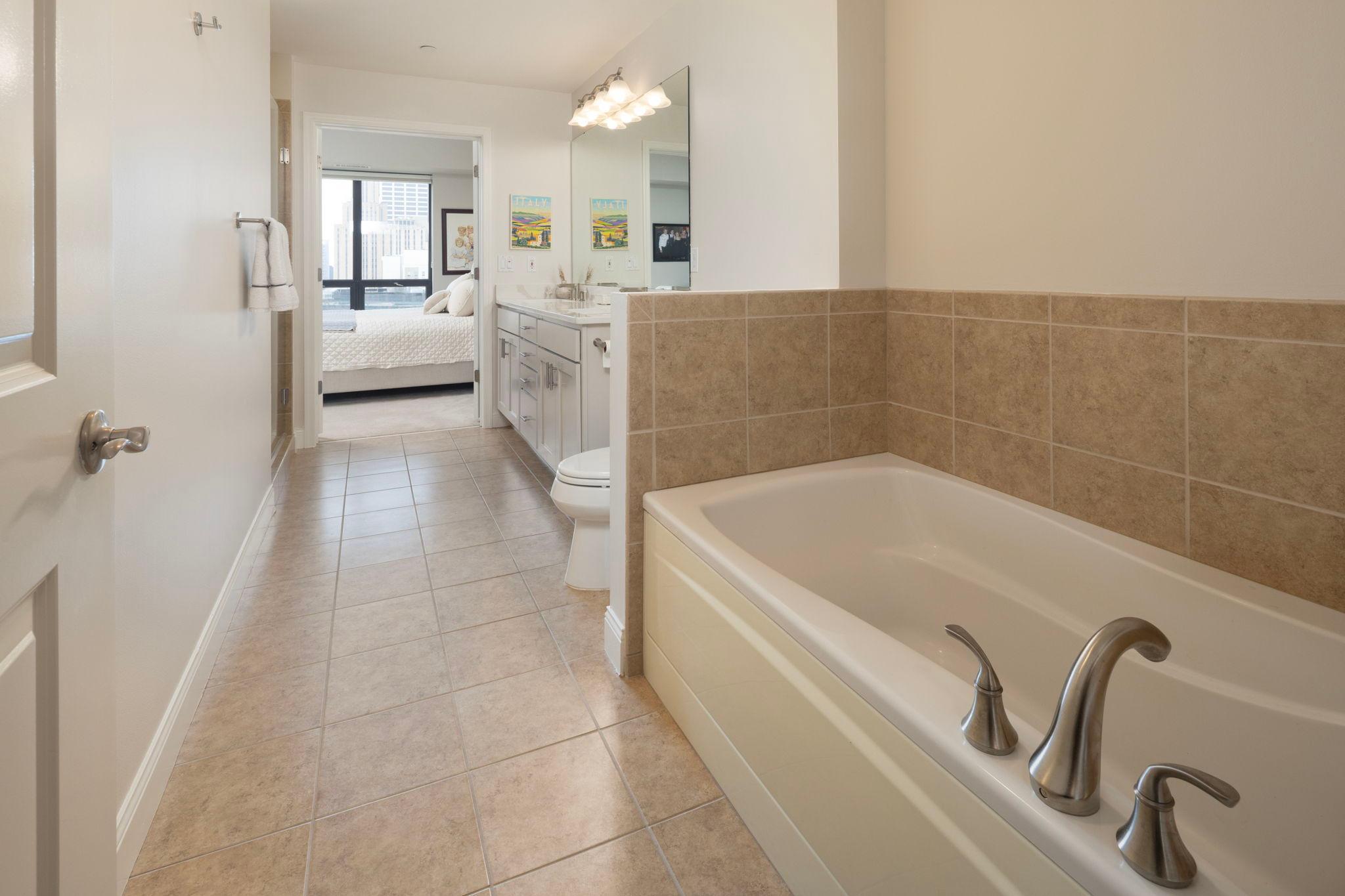 View of Residential at 100 3rd Avenue #907, Minneapolis MN 55401, Minneapolis (19 of 42) - Mike Wilen | Minnesota Team Real Estate