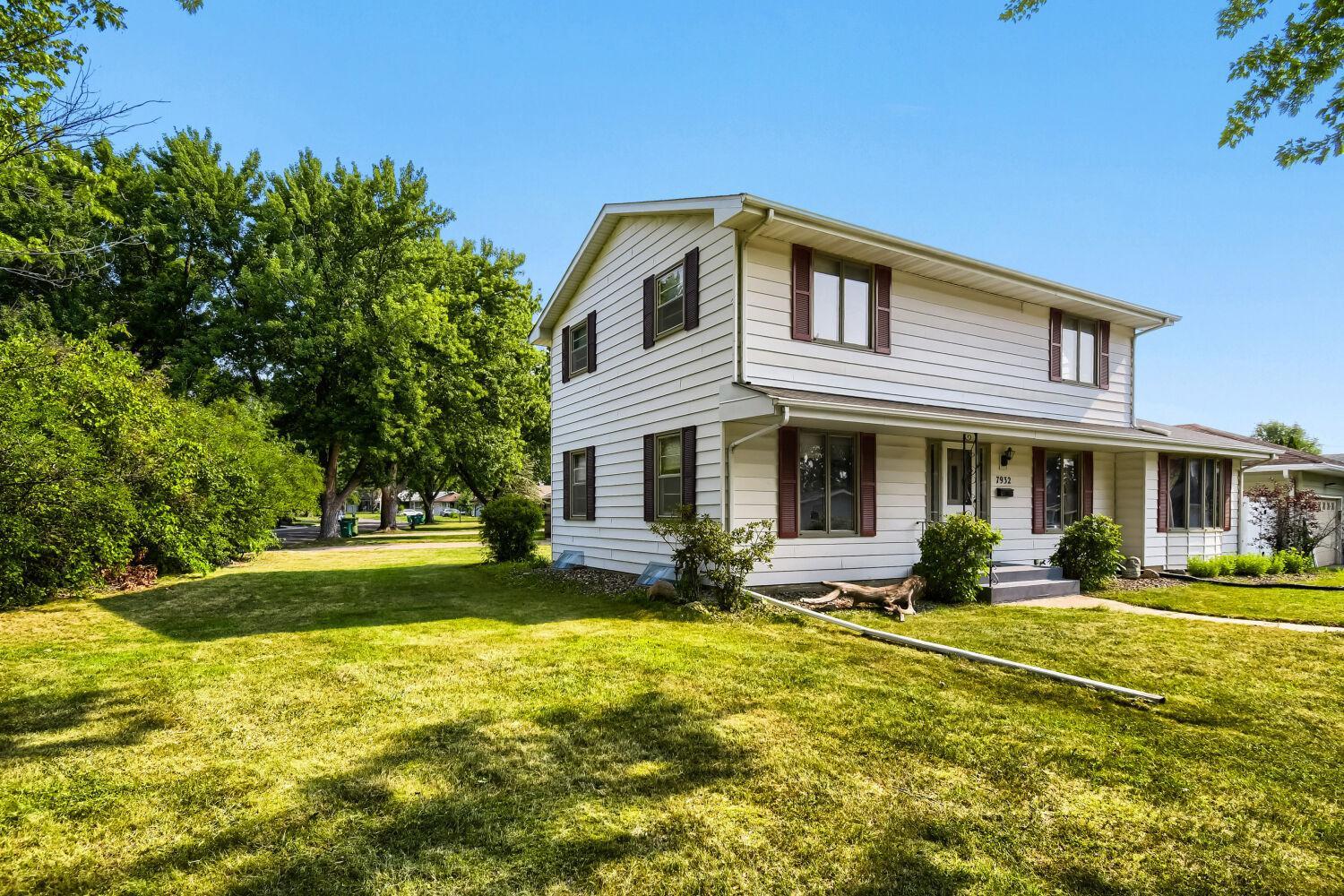 View of Residential at 7932 38 1/2 Avenue, New Hope MN 55427, New Hope (3 of 29) - Mike Wilen | Minnesota Team Real Estate