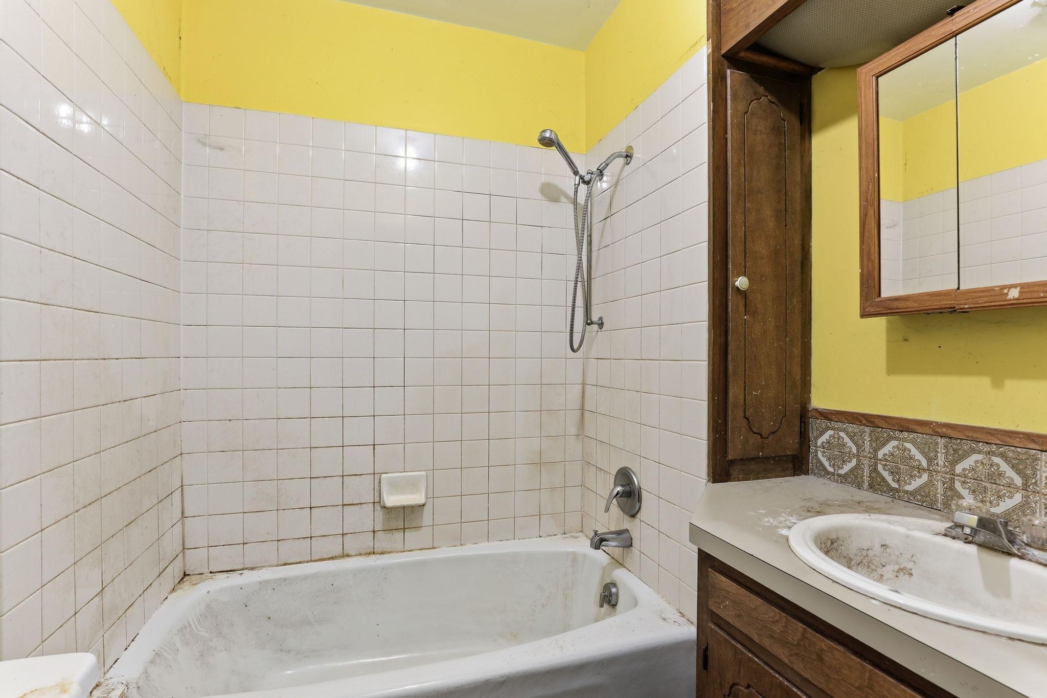 View of Residential Income at 1611 Madison Street, Minneapolis MN 55413, Minneapolis (9 of 21) - Mike Wilen | Minnesota Team Real Estate
