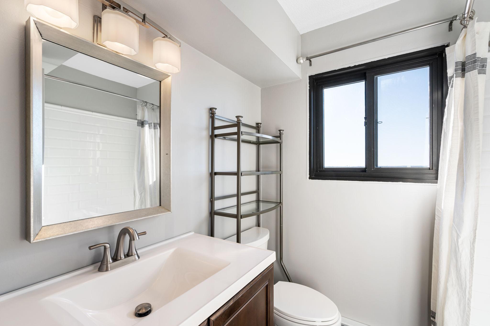 View of Residential at 410 Groveland Avenue #1605, Minneapolis MN 55403, Minneapolis (17 of 38) - Mike Wilen | Minnesota Team Real Estate