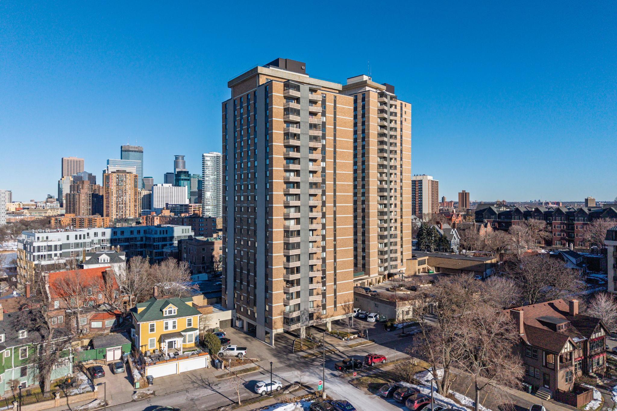View of Residential at 410 Groveland Avenue #1605, Minneapolis MN 55403, Minneapolis (34 of 38) - Mike Wilen | Minnesota Team Real Estate