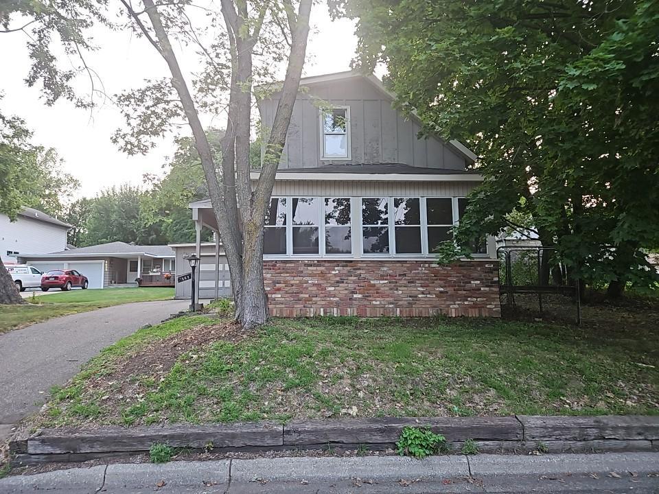 View of Residential at 1069 Seminole Avenue, West Saint Paul MN 55118, West Saint Paul (2 of 28) - Mike Wilen | Minnesota Team Real Estate