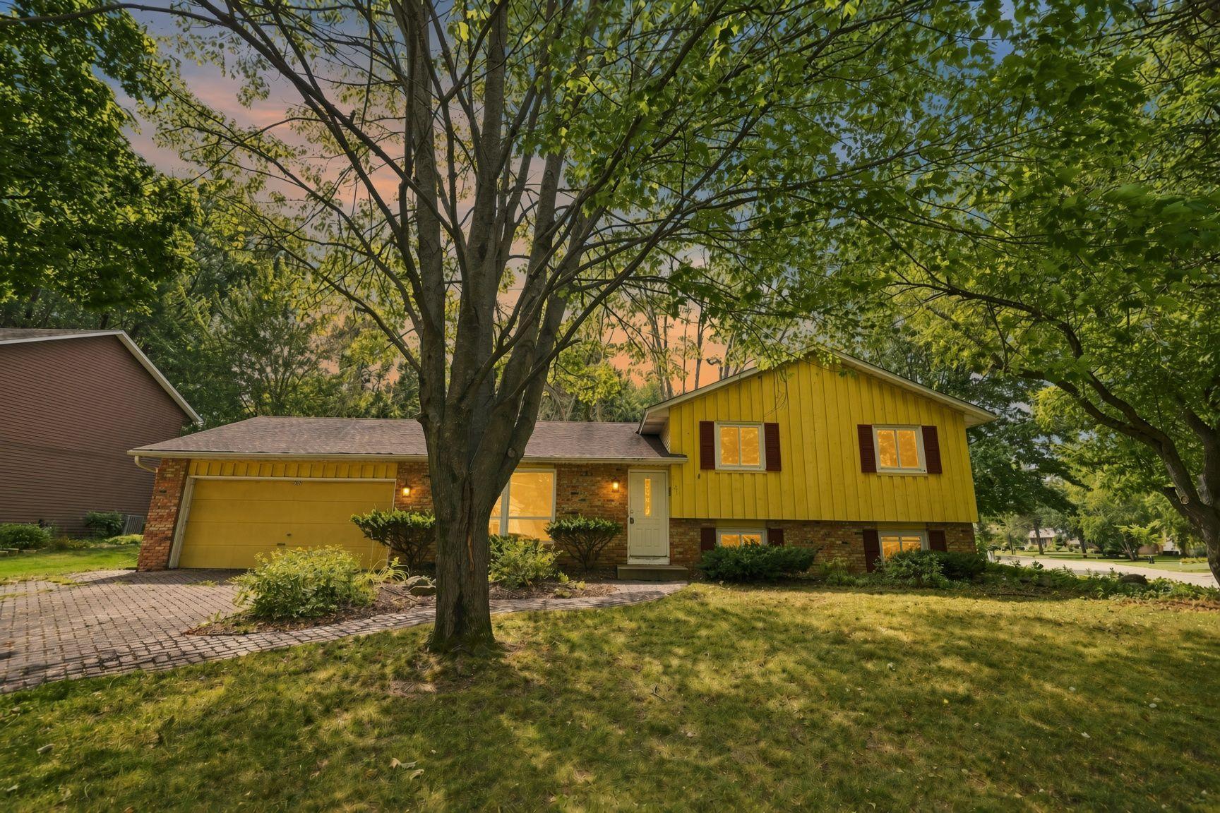 View of Residential at 2527 Interlachen Drive, Stillwater MN 55082, Stillwater (2 of 37) - Mike Wilen | Minnesota Team Real Estate